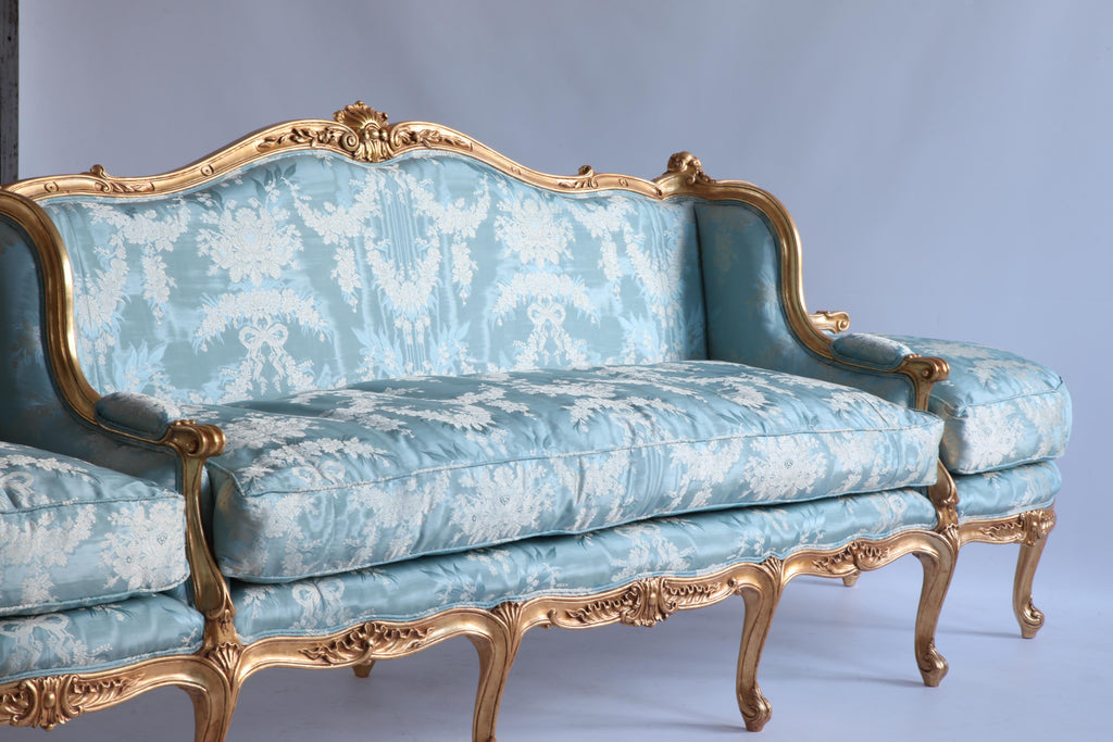 https://a.1stdibscdn.com/giltwood-sofa-hand-carved-in-the-louis-xv-style-for-sale-picture-7/f_23353/f_217465421607607144786/IMG_0281_master.jpg