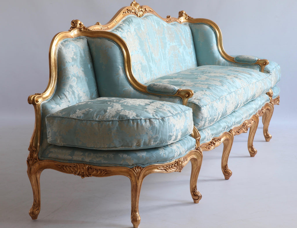 https://a.1stdibscdn.com/giltwood-sofa-hand-carved-in-the-louis-xv-style-for-sale-picture-11/f_23353/f_217465421607607147003/IMG_0282_master.jpg
