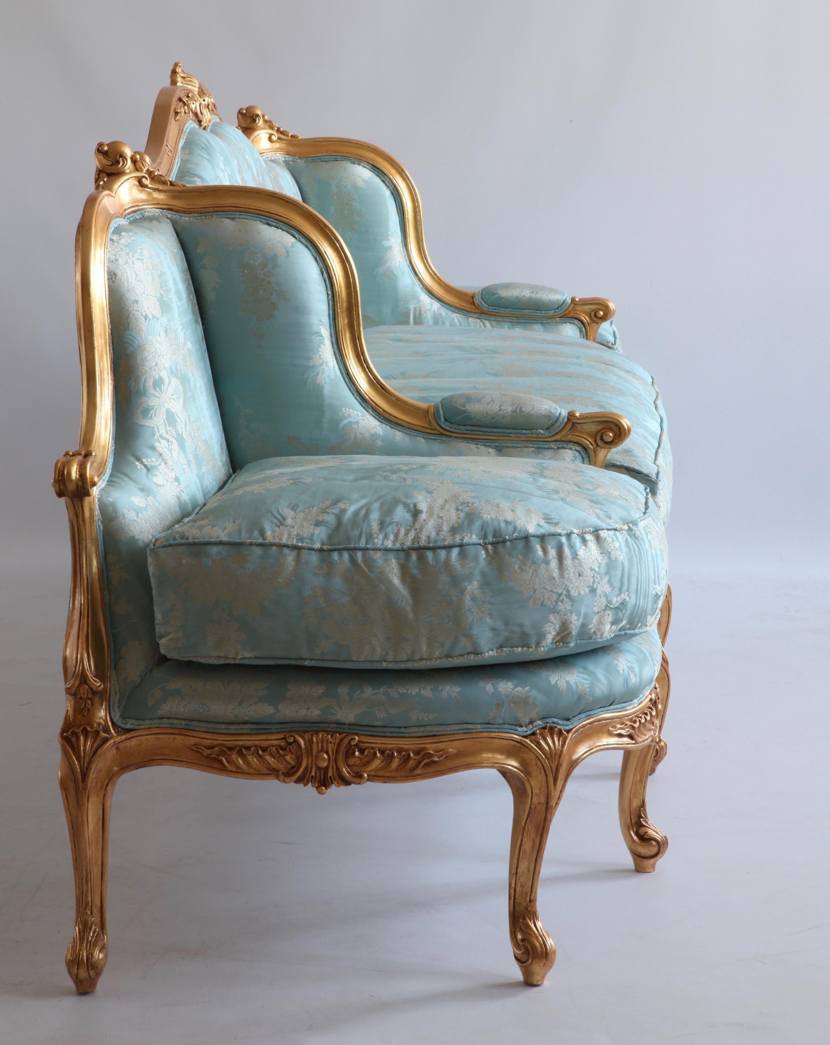 https://a.1stdibscdn.com/giltwood-sofa-hand-carved-in-the-louis-xv-style-for-sale-picture-9/f_23353/f_217465421607607146058/IMG_0293_master.jpg