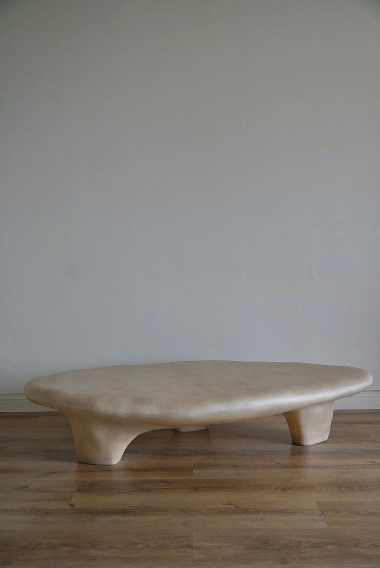 https://a.1stdibscdn.com/small-white-tripod-coffee-table-by-kar-for-sale-picture-2/f_12192/f_417181921727801294898/IMG_0296_2_master_master.jpg