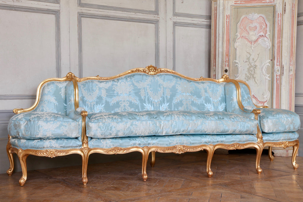 https://a.1stdibscdn.com/giltwood-sofa-hand-carved-in-the-louis-xv-style-for-sale-picture-3/f_23353/f_217465421607607142937/IMG_0302_master.jpg
