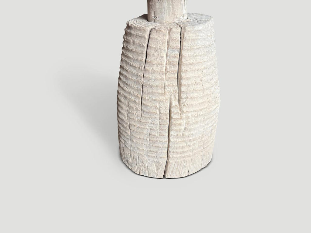 https://a.1stdibscdn.com/andrianna-shamaris-bleached-teak-entry-table-in-modern-organic-design-for-sale-picture-3/f_10806/f_490922421772747951888/IMG_0330_master.jpeg