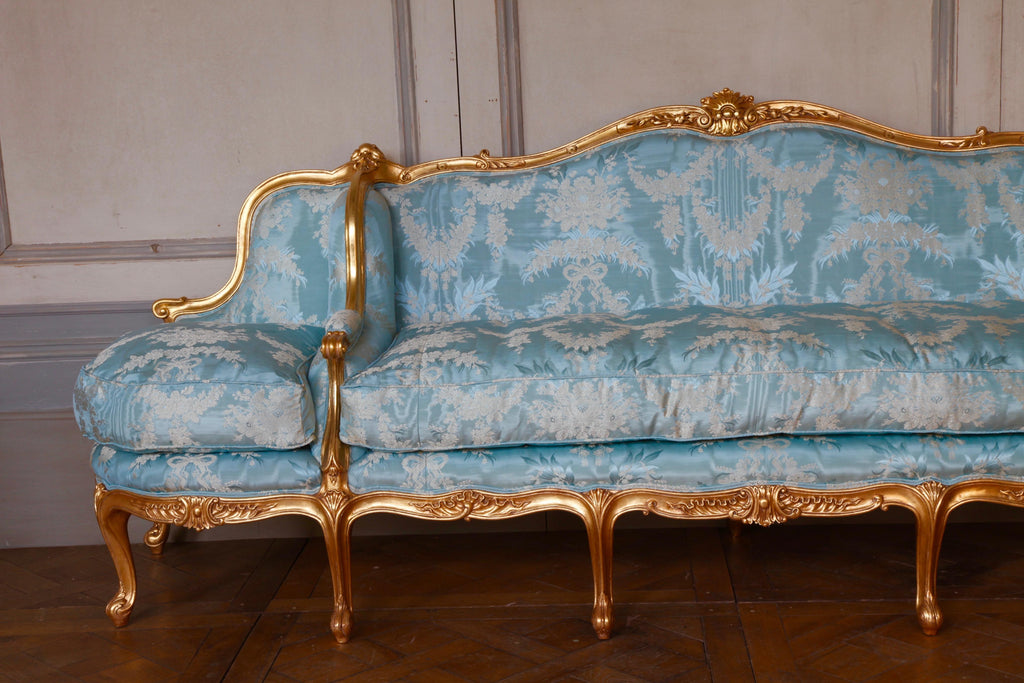 https://a.1stdibscdn.com/giltwood-sofa-hand-carved-in-the-louis-xv-style-for-sale-picture-6/f_23353/f_217465421607607144338/IMG_0334_master.jpg