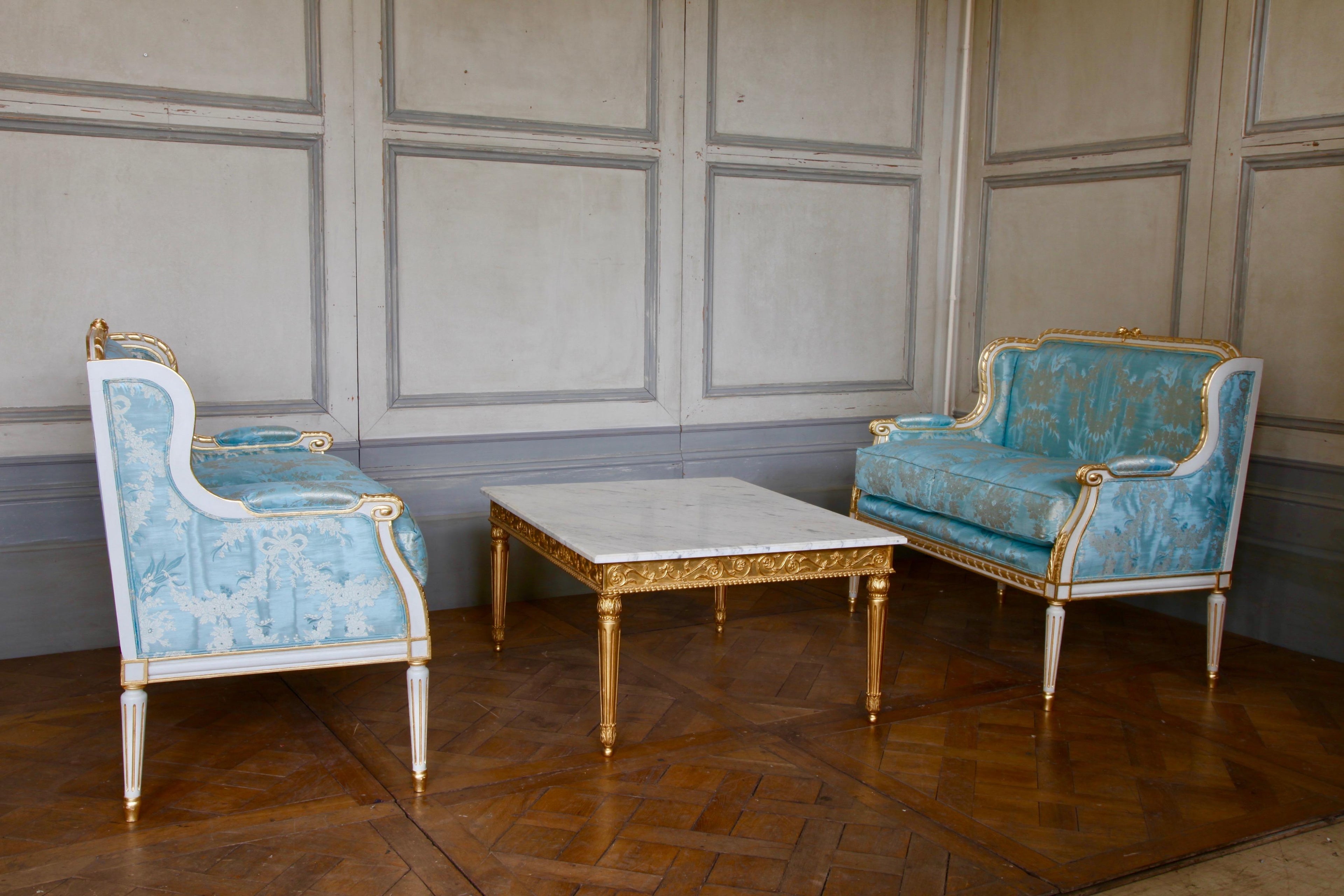 https://a.1stdibscdn.com/louis-xvi-style-sofa-for-sale-picture-9/f_23353/f_217465021607606971422/IMG_0352_master.jpg