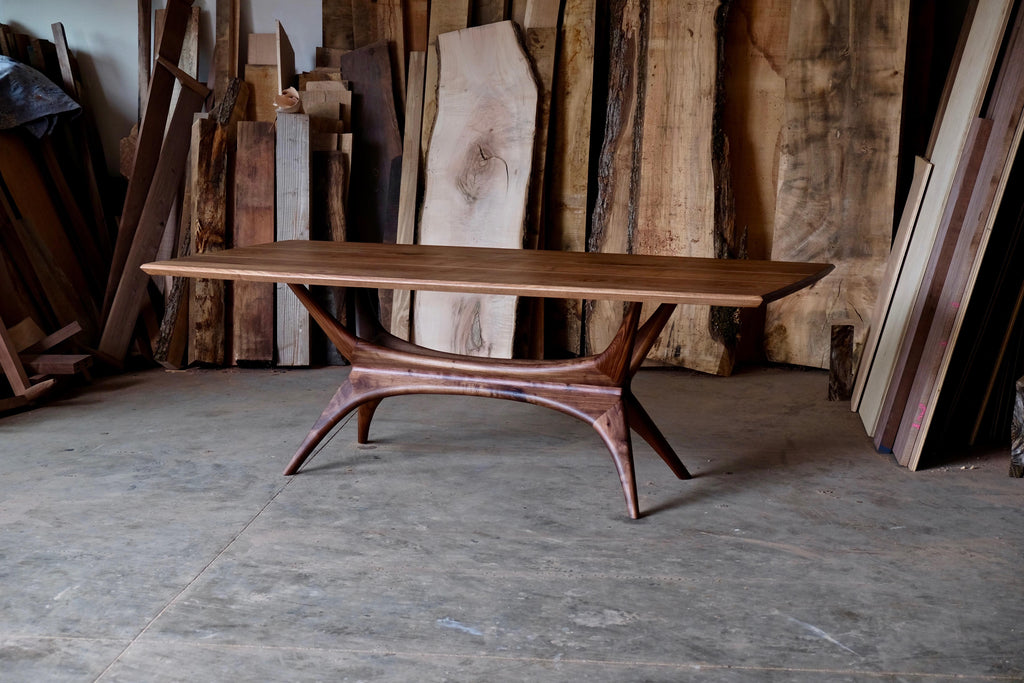 https://a.1stdibscdn.com/mid-century-modern-walnut-dining-table-for-sale-picture-11/f_86092/f_391216021712169689714/IMG_0377_master.JPG
