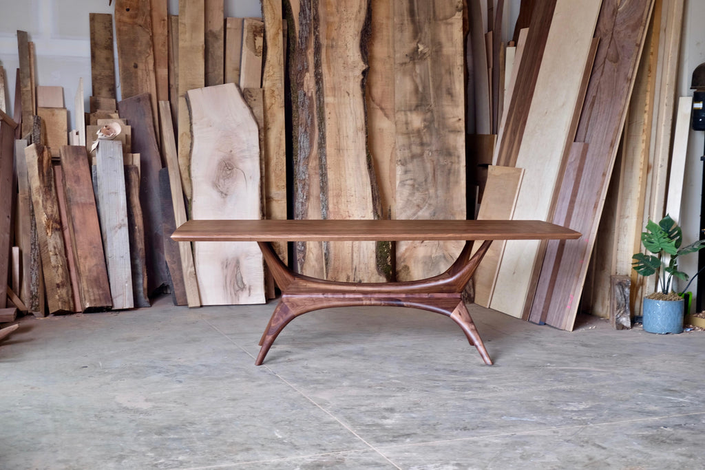 https://a.1stdibscdn.com/mid-century-modern-walnut-dining-table-for-sale-picture-12/f_86092/f_391216021712169715999/IMG_0378_master.JPG