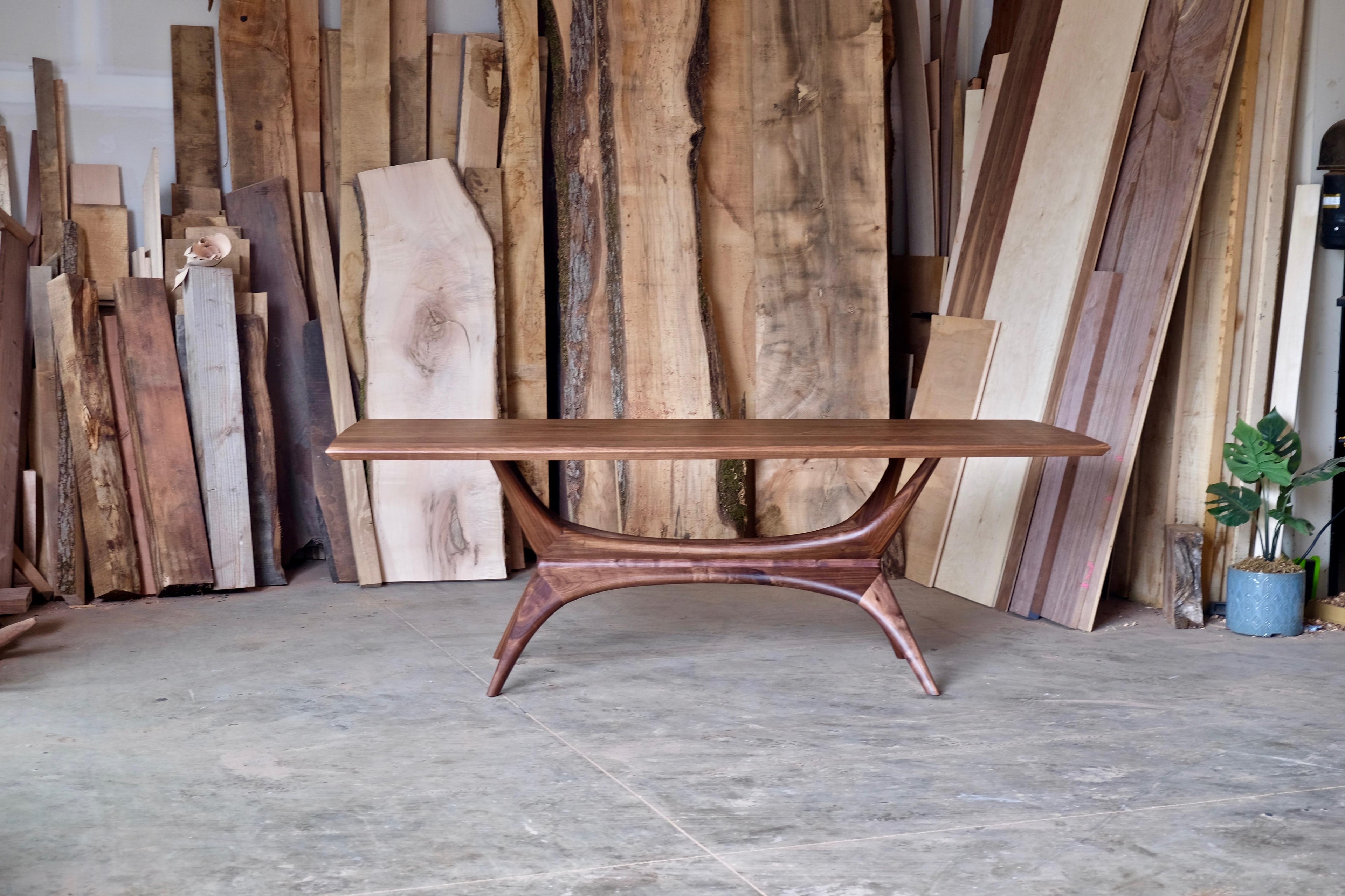 https://a.1stdibscdn.com/mid-century-modern-walnut-dining-table-for-sale-picture-12/f_86092/f_391216021712169715999/IMG_0378_master.JPG