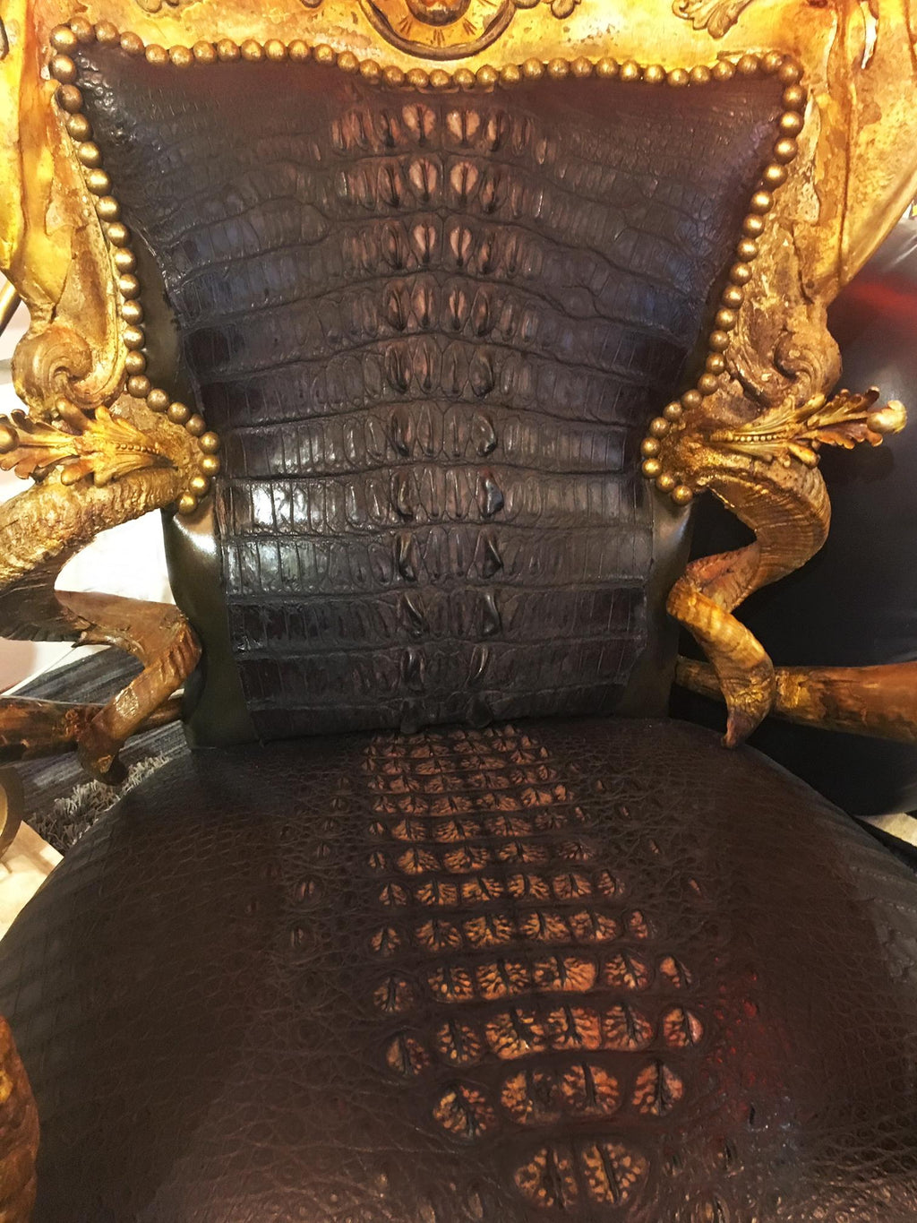 https://a.1stdibscdn.com/croco-black-and-bronze-armchair-for-sale-picture-4/f_14282/1555664669489/IMG_0408_002__master.jpg