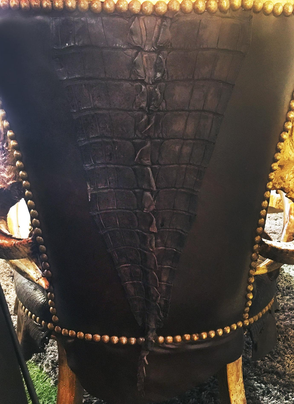 https://a.1stdibscdn.com/croco-black-and-bronze-armchair-for-sale-picture-7/f_14282/1555664670627/IMG_0414_002__master.jpg