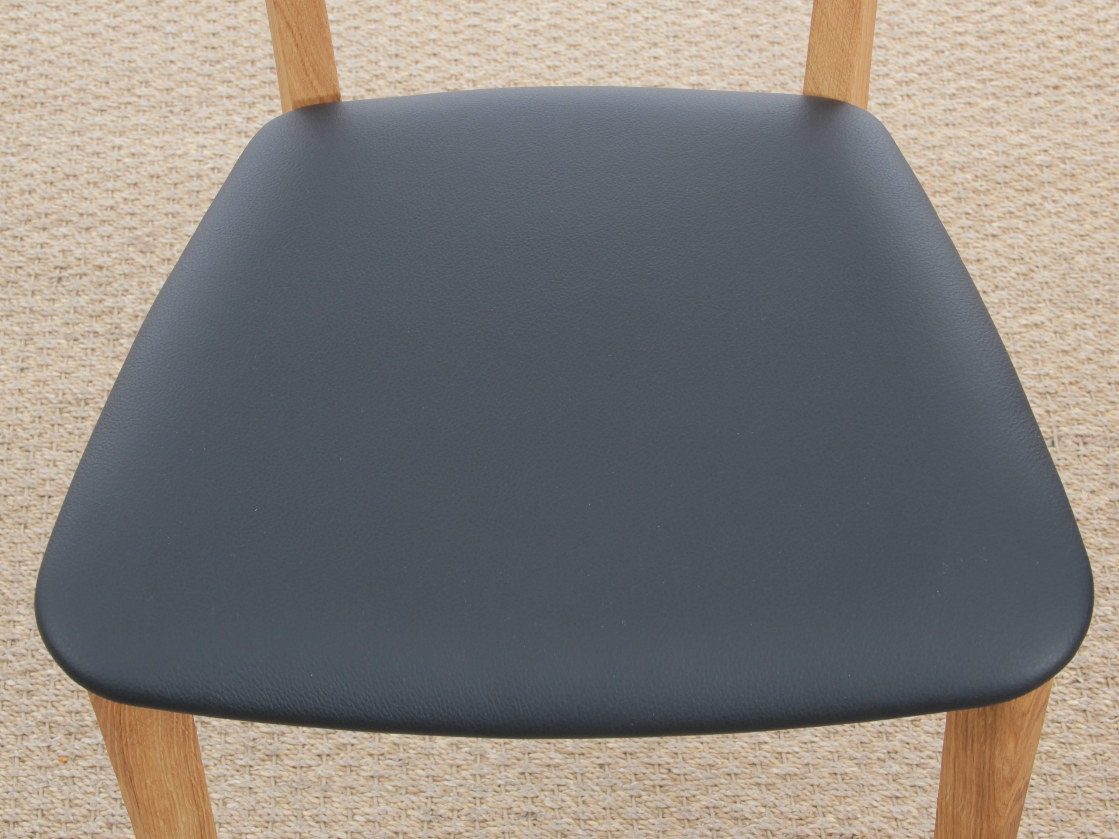 https://a.1stdibscdn.com/mid-century-modern-scandinavian-dining-chair-model-peter-by-niels-koefoed-for-sale-picture-13/f_17192/1526508768416/IMG_0480_master.JPG