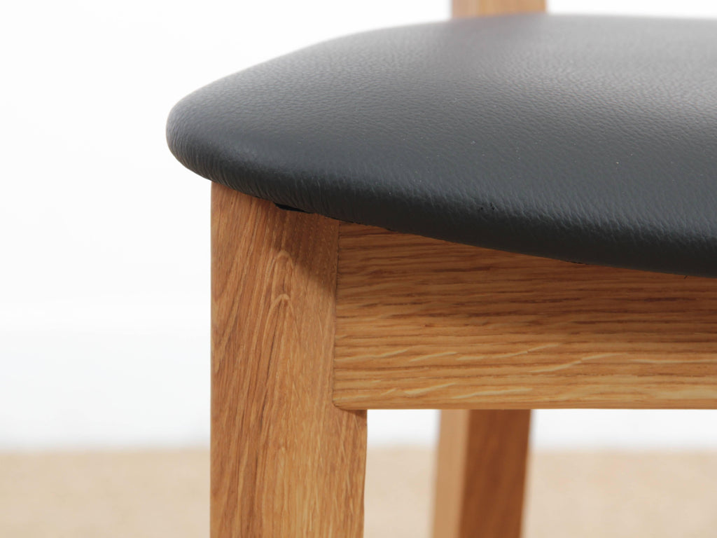 https://a.1stdibscdn.com/mid-century-modern-scandinavian-dining-chair-model-peter-by-niels-koefoed-for-sale-picture-15/f_17192/1526508769167/IMG_0482_master.JPG