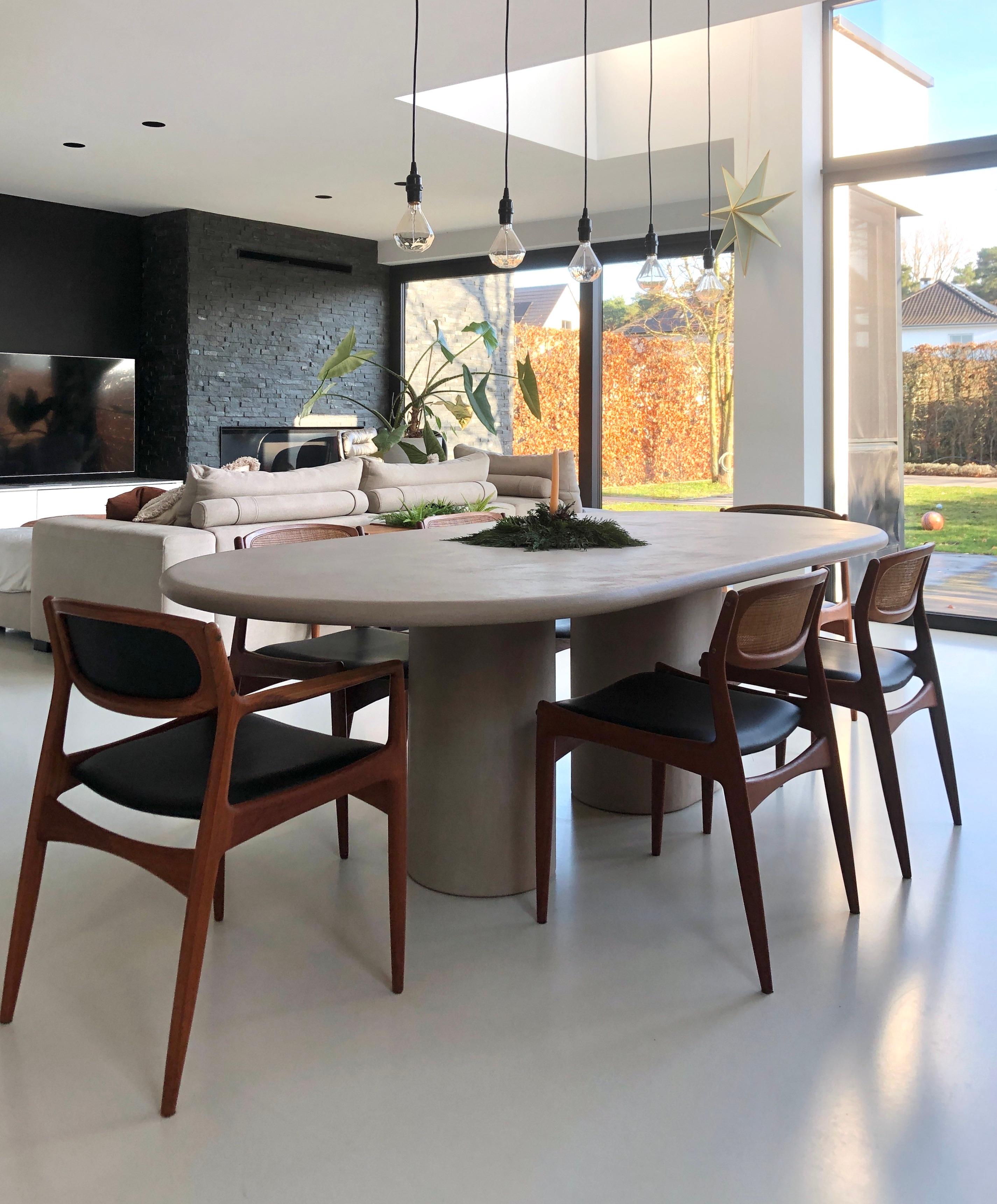 https://a.1stdibscdn.com/contemporary-rounded-natural-plaster-column-table-240-cm-by-isabelle-beaumont-for-sale-picture-12/f_86552/f_404083921719750214055/IMG_0527_2_master.jpg