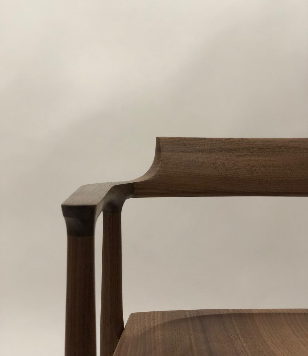 https://a.1stdibscdn.com/henry-the-armchair-in-walnut-for-sale-picture-2/f_45782/f_141523911553607555889/IMG_0537_master.jpeg
