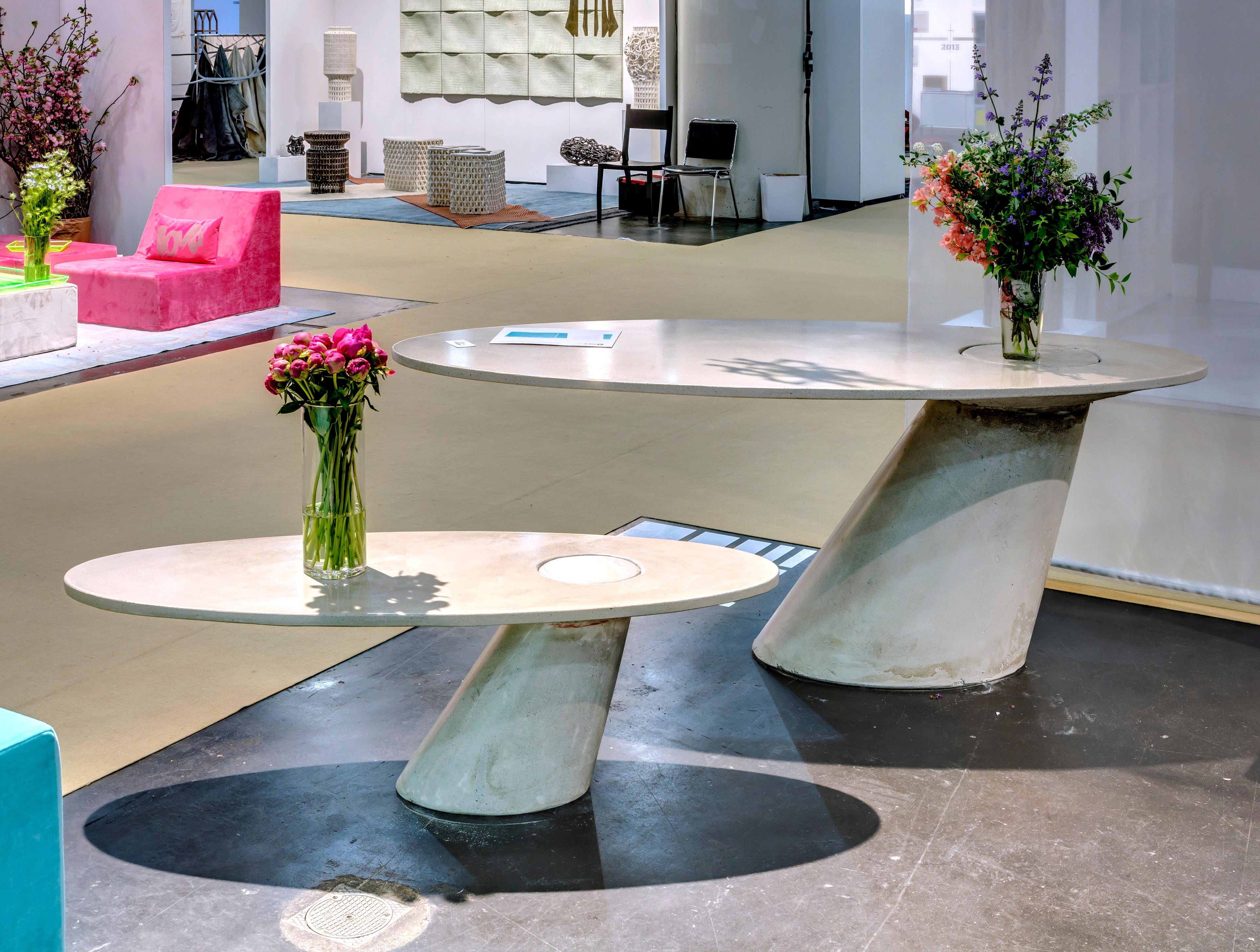 https://a.1stdibscdn.com/james-de-wulf-concrete-leaning-table-for-sale-picture-3/f_12242/f_181290621582844316959/IMG_0550_IMG_0552_master.jpg