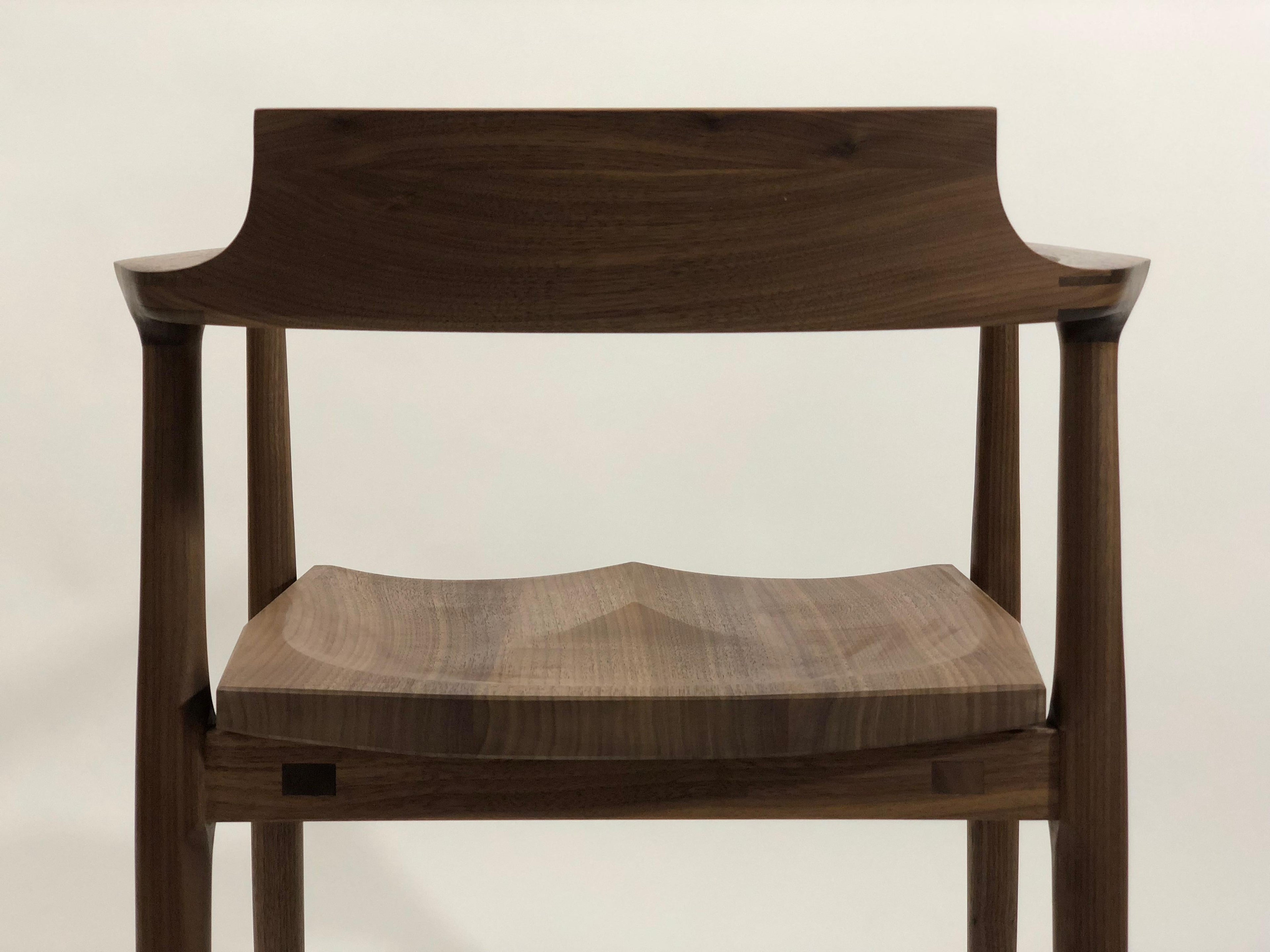 https://a.1stdibscdn.com/henry-the-armchair-in-walnut-for-sale-picture-4/f_45782/f_141523911553607569166/IMG_0550_master.jpeg