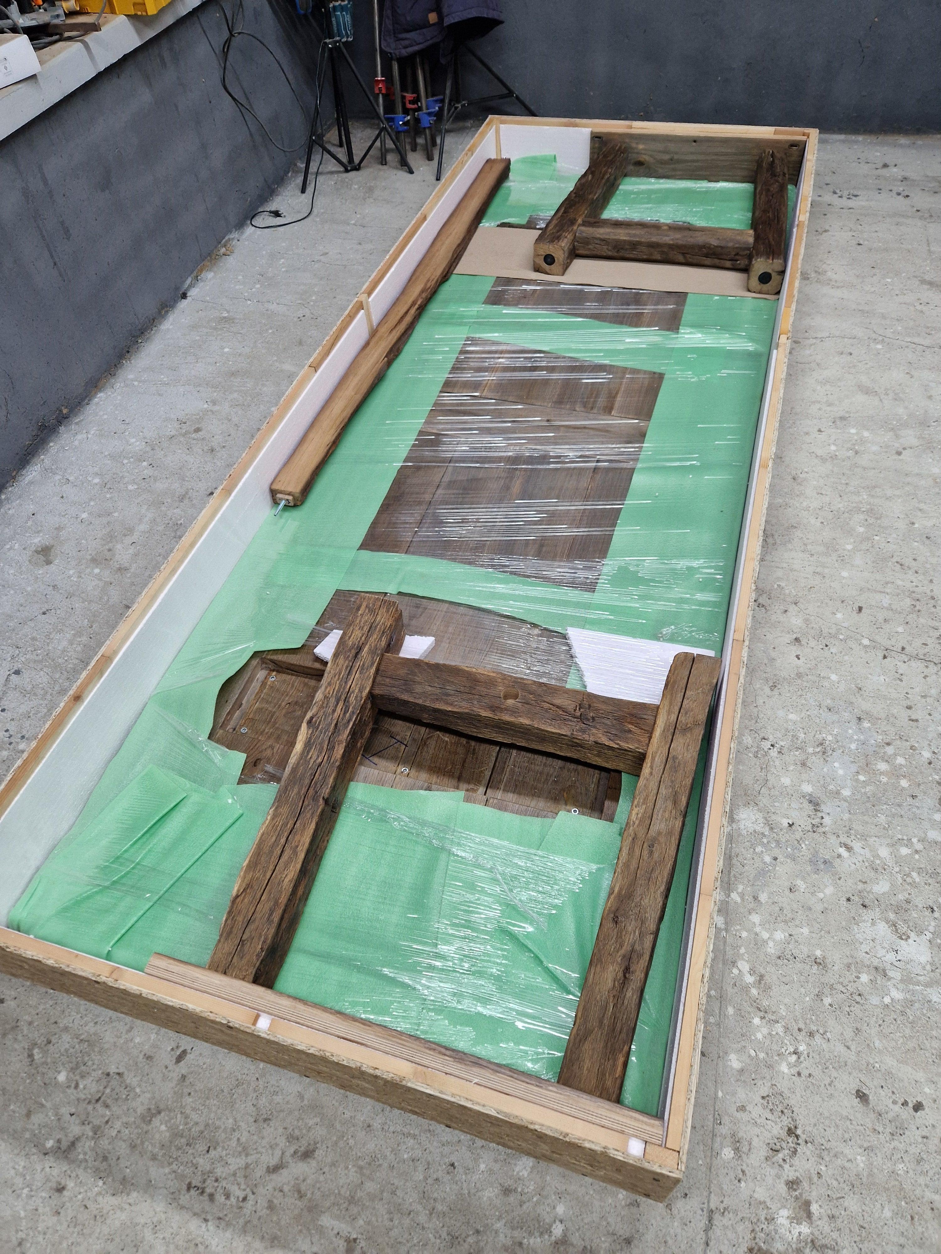 https://a.1stdibscdn.com/19th-century-reclaimed-barn-oak-dining-table-in-country-farmhouse-style-3d-for-sale-picture-15/f_99712/f_413772021750414204622/IMG_0622_master.jpeg
