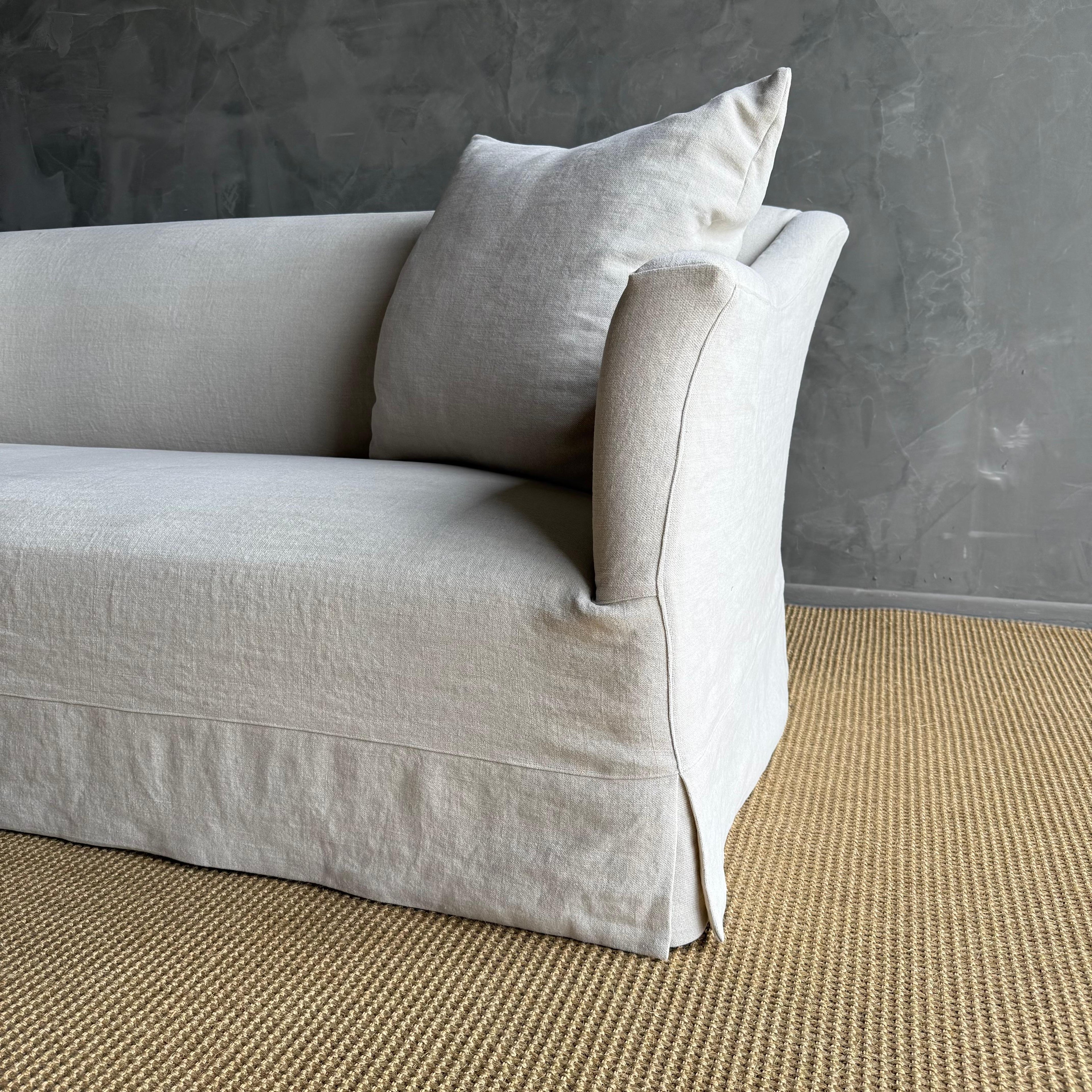 https://a.1stdibscdn.com/olivier-belgian-style-slip-covered-sofa-in-100-linen-for-sale-picture-3/f_18223/f_475478721763323341291/IMG_0656_master.jpg