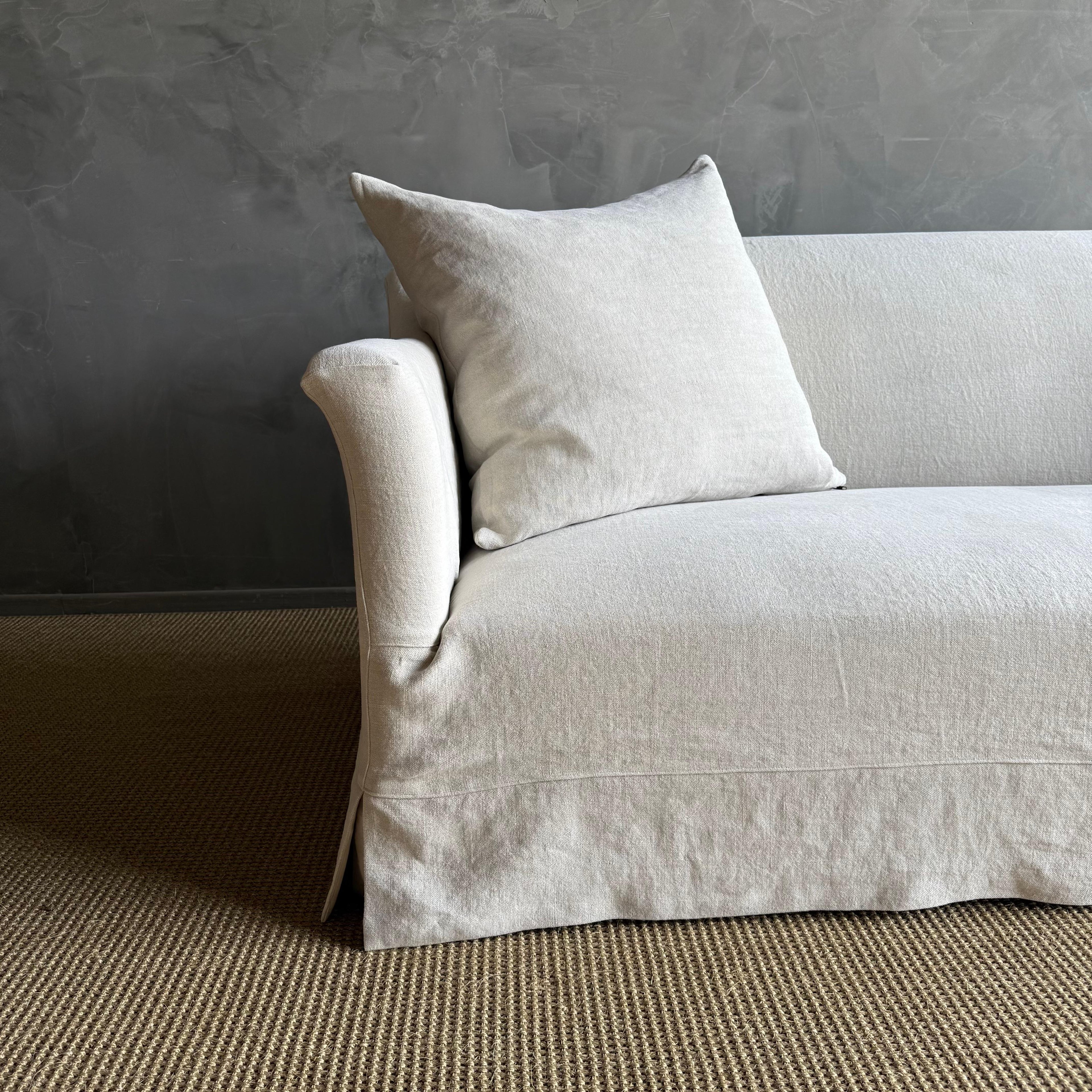 https://a.1stdibscdn.com/olivier-belgian-style-slip-covered-sofa-in-100-linen-for-sale-picture-4/f_18223/f_475478721763323333933/IMG_0657_master.jpg