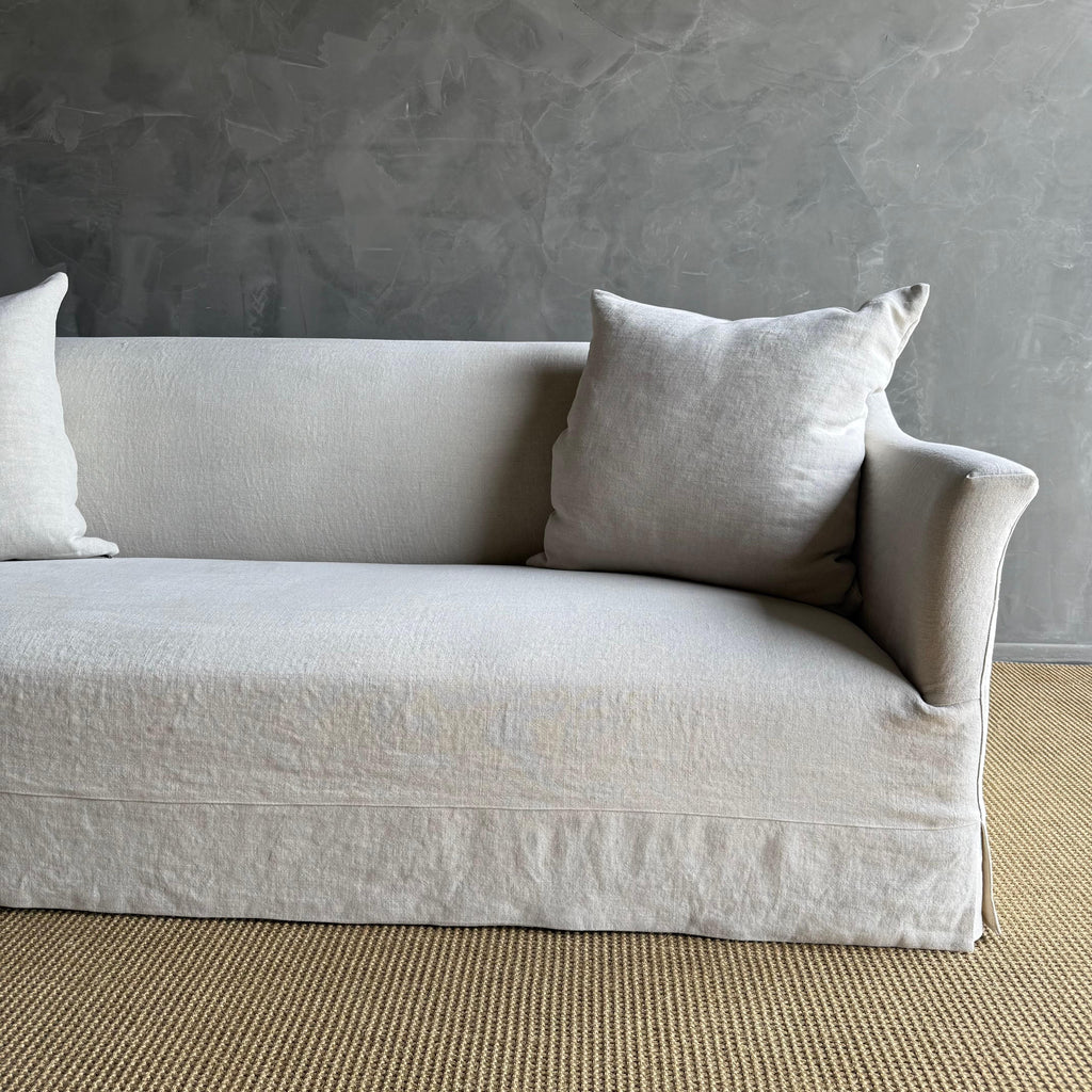 https://a.1stdibscdn.com/olivier-belgian-style-slip-covered-sofa-in-100-linen-for-sale-picture-5/f_18223/f_475478721763323334016/IMG_0658_master.jpg