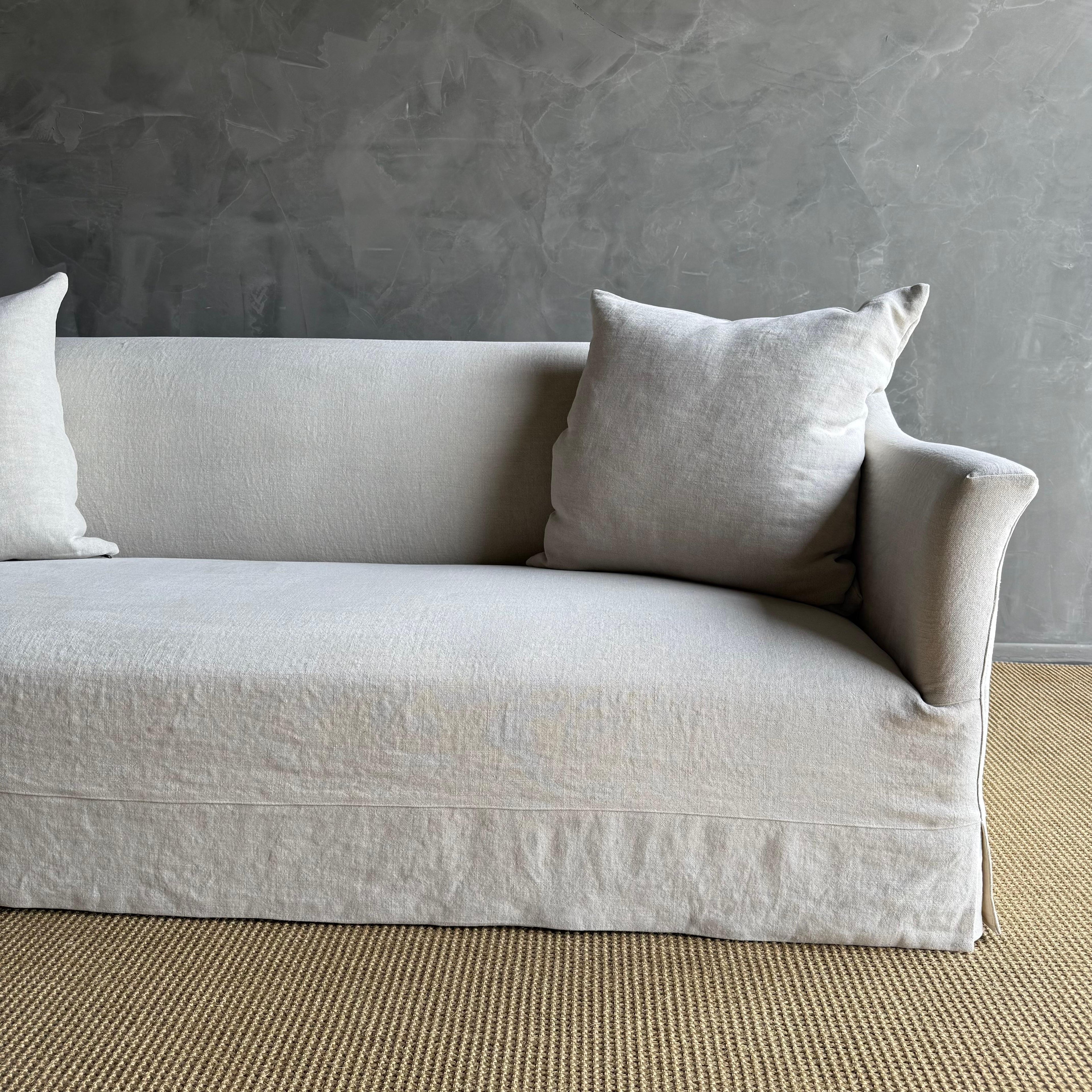 https://a.1stdibscdn.com/olivier-belgian-style-slip-covered-sofa-in-100-linen-for-sale-picture-5/f_18223/f_475478721763323334016/IMG_0658_master.jpg