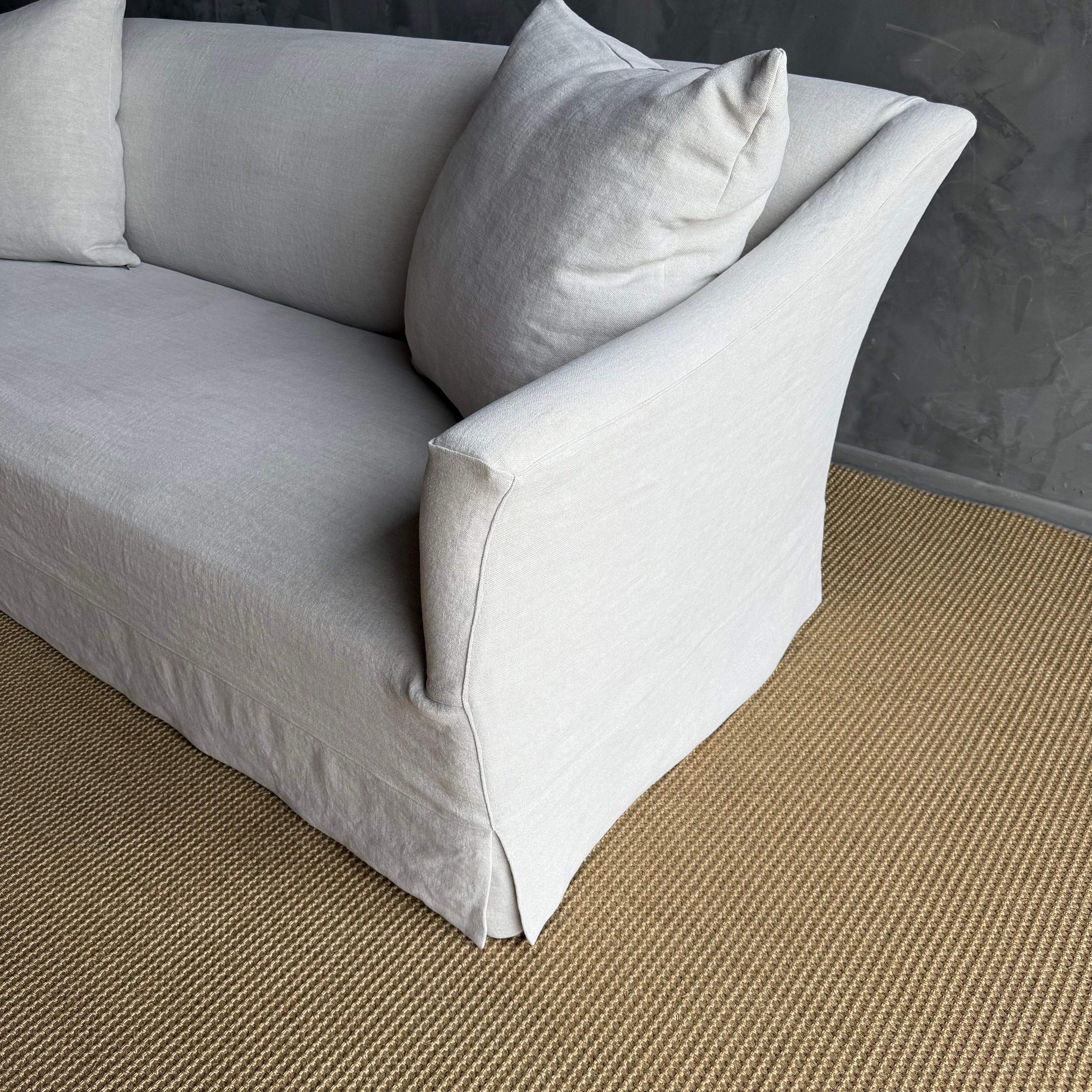 https://a.1stdibscdn.com/olivier-belgian-style-slip-covered-sofa-in-100-linen-for-sale-picture-6/f_18223/f_475478721763323341129/IMG_0659_master.jpg