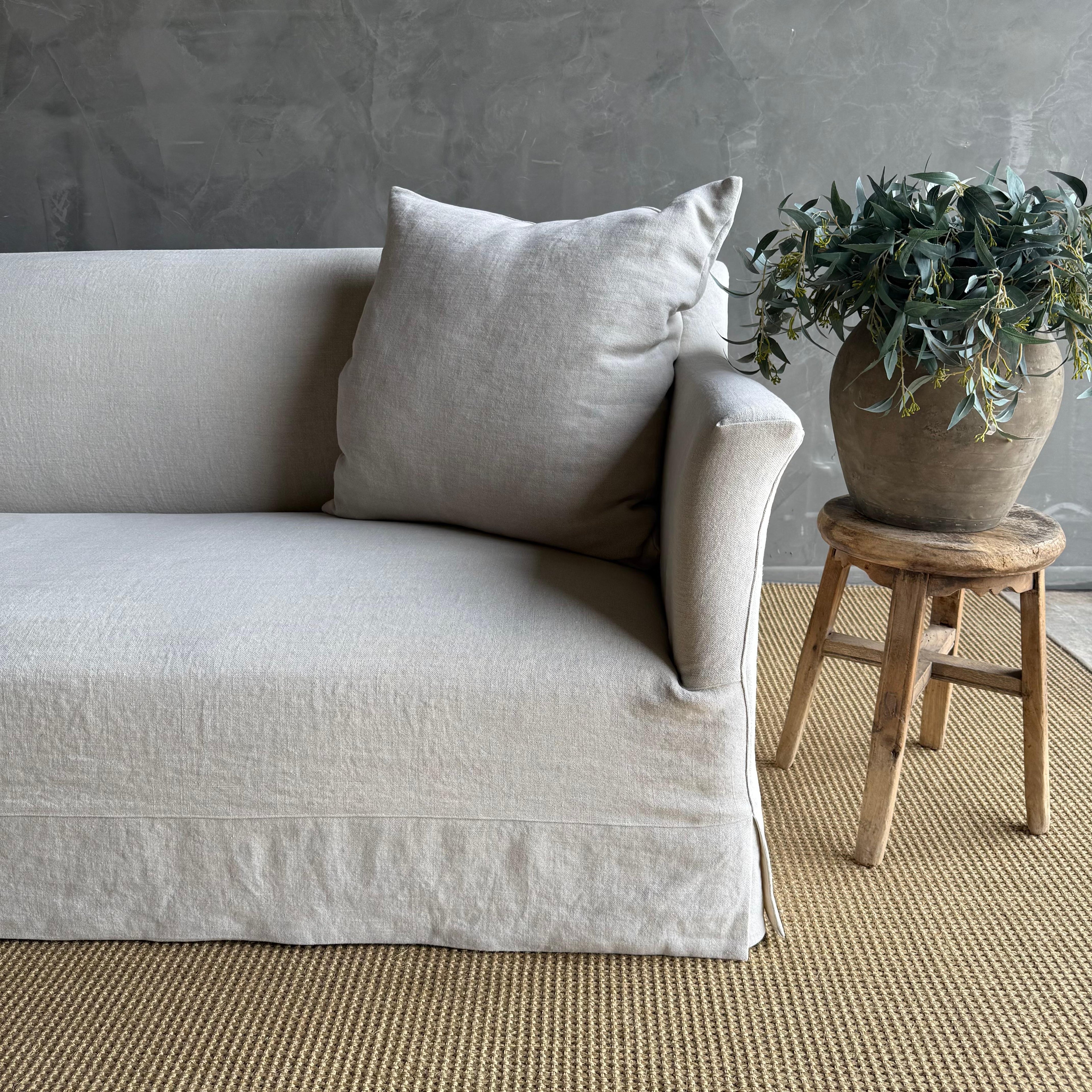 https://a.1stdibscdn.com/olivier-belgian-style-slip-covered-sofa-in-100-linen-for-sale-picture-7/f_18223/f_475478721763323334009/IMG_0660_master.jpg