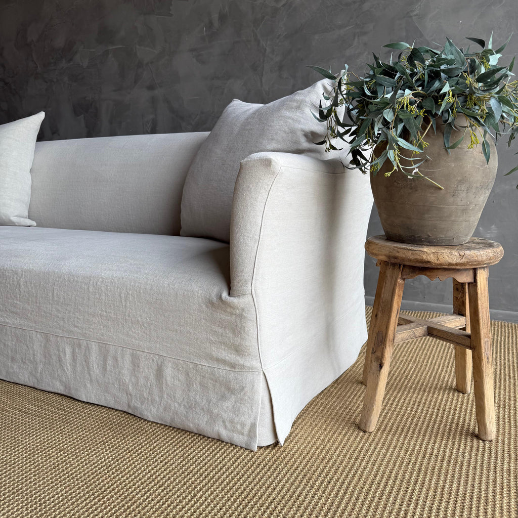 https://a.1stdibscdn.com/olivier-belgian-style-slip-covered-sofa-in-100-linen-for-sale-picture-8/f_18223/f_475478721763323333645/IMG_0661_master.jpg
