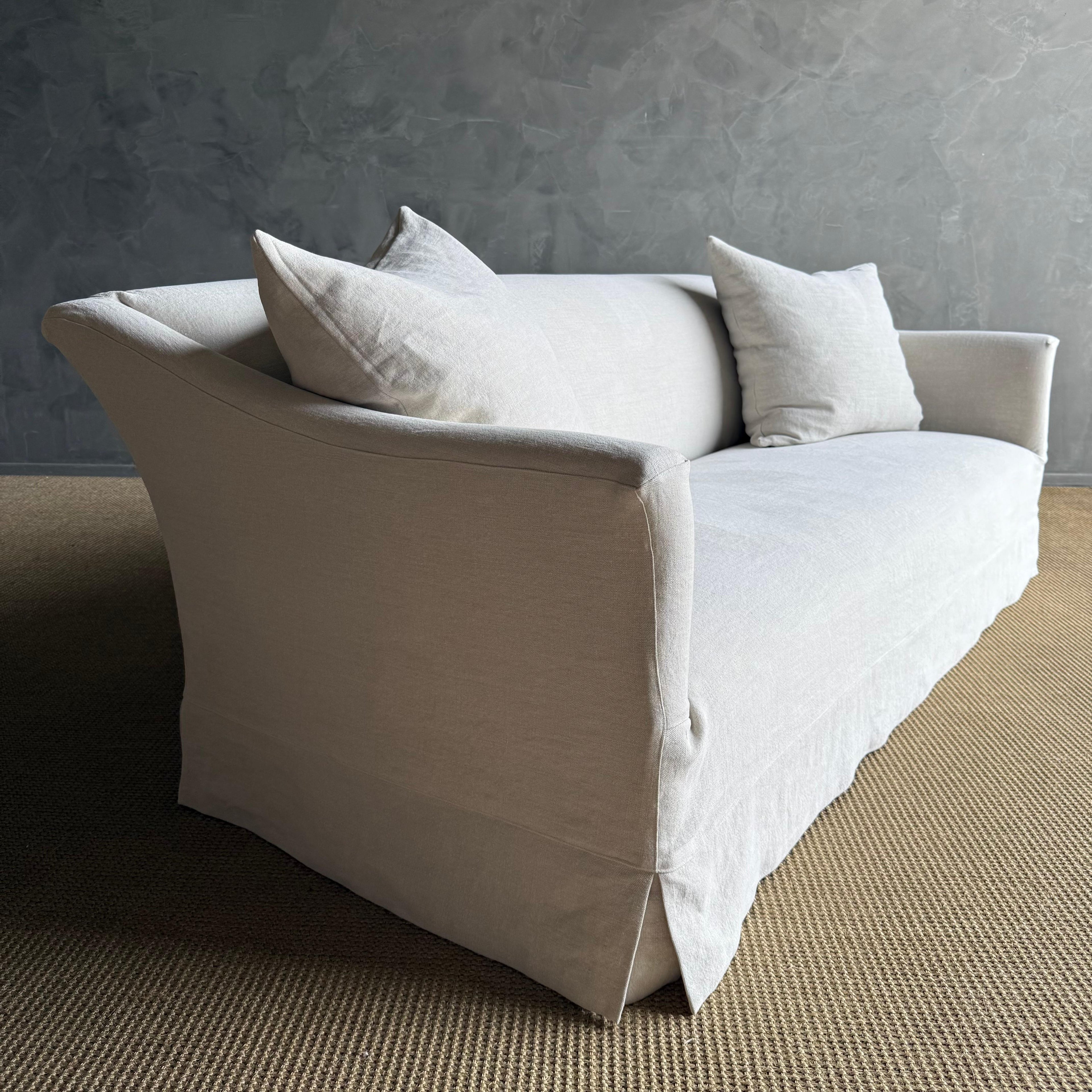 https://a.1stdibscdn.com/olivier-belgian-style-slip-covered-sofa-in-100-linen-for-sale-picture-10/f_18223/f_475478721763323340100/IMG_0680_master.jpg