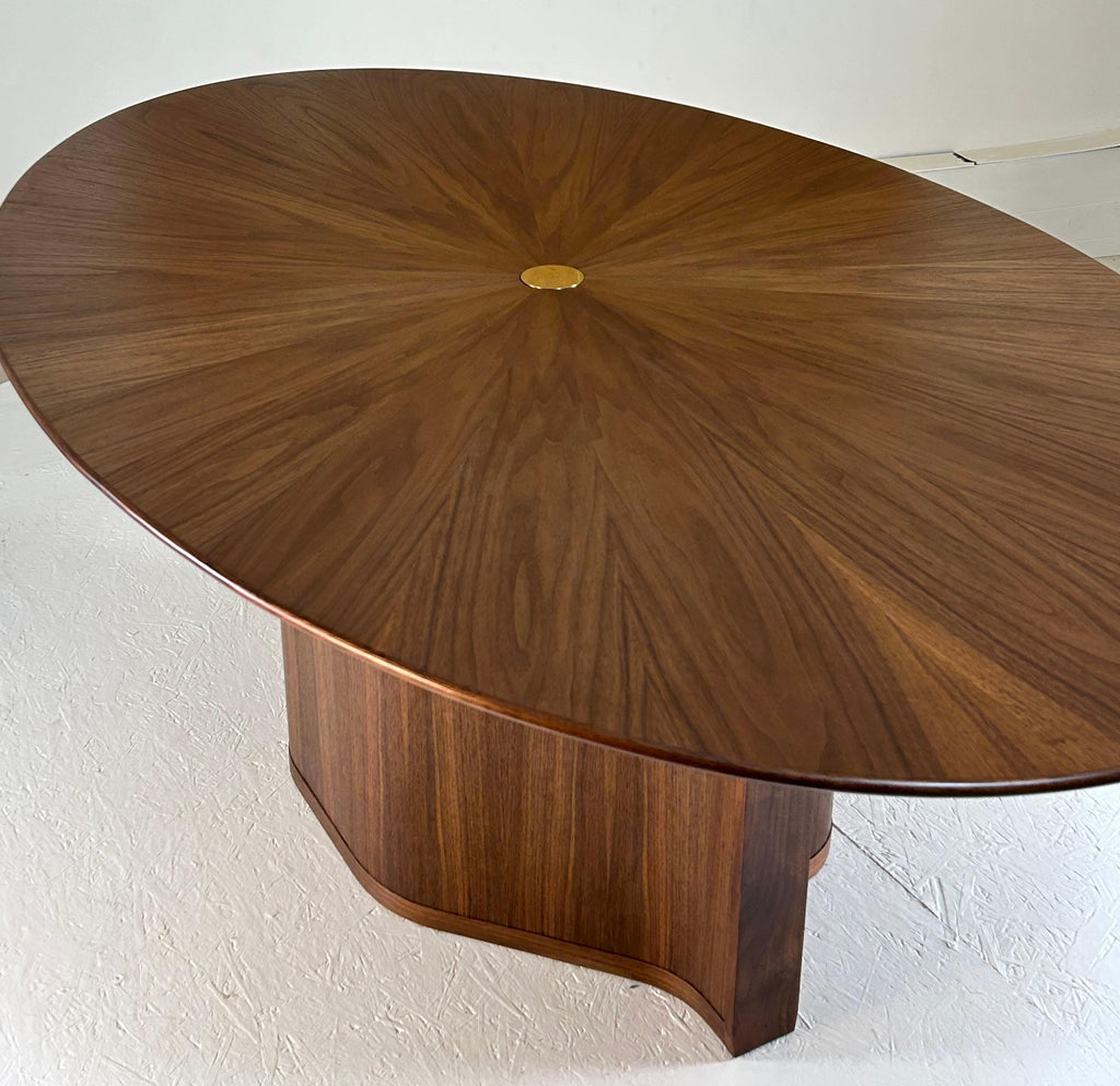 https://a.1stdibscdn.com/new-series-dining-table-focus-in-walnut-in-oval-and-round-for-sale-picture-13/f_16162/f_478780421765582873489/IMG_0707_master.JPG