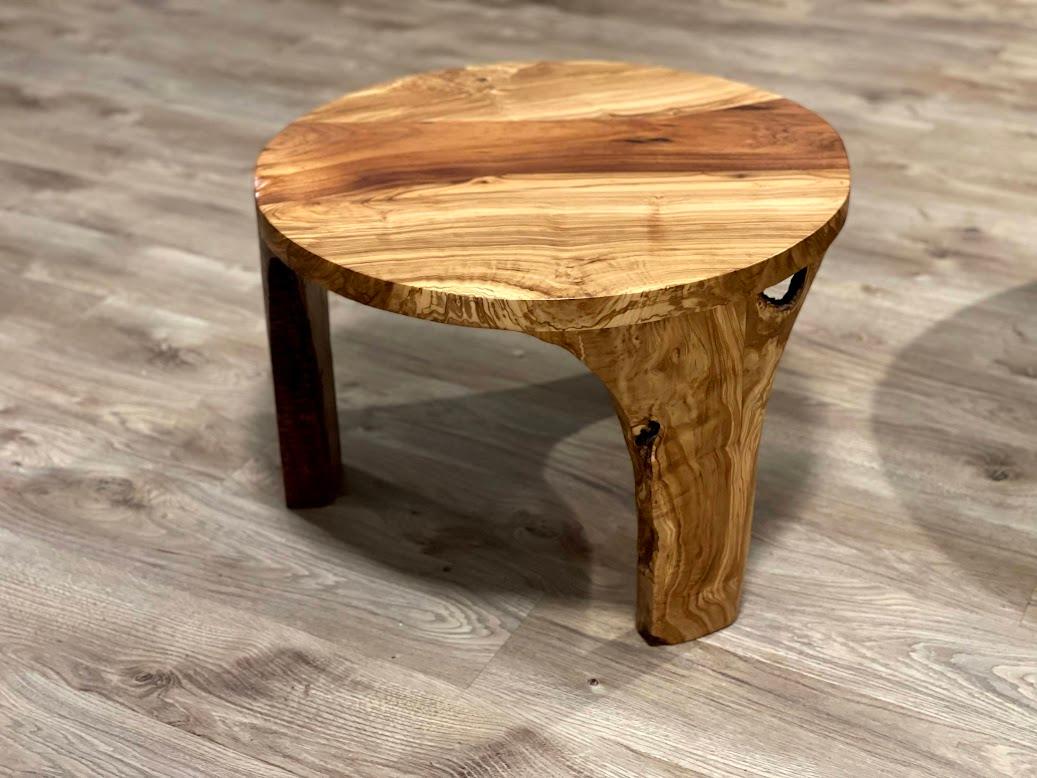 https://a.1stdibscdn.com/handcrafted-round-nesting-coffee-tables-in-natural-wood-for-sale-picture-7/f_102222/f_431716421736981943913/IMG_0719_master.jpg