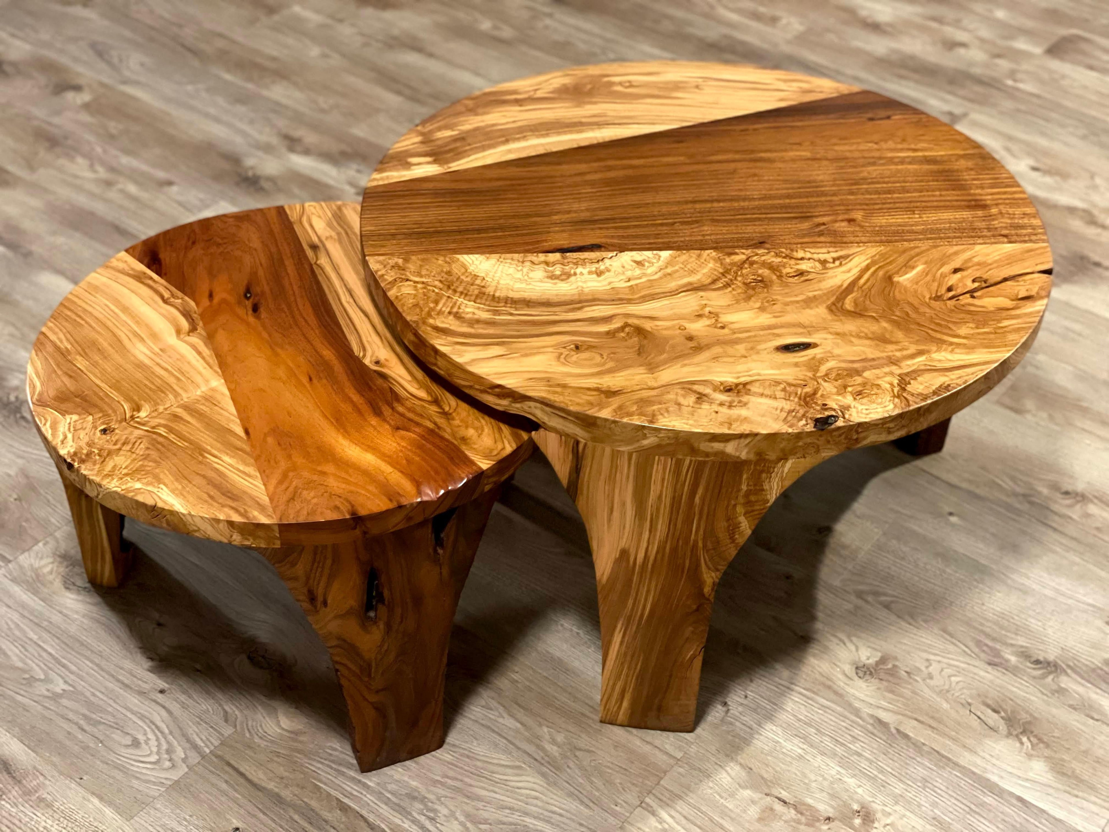 https://a.1stdibscdn.com/handcrafted-round-nesting-coffee-tables-in-natural-wood-for-sale-picture-8/f_102222/f_431716421736981944816/IMG_0721_2__master.jpg