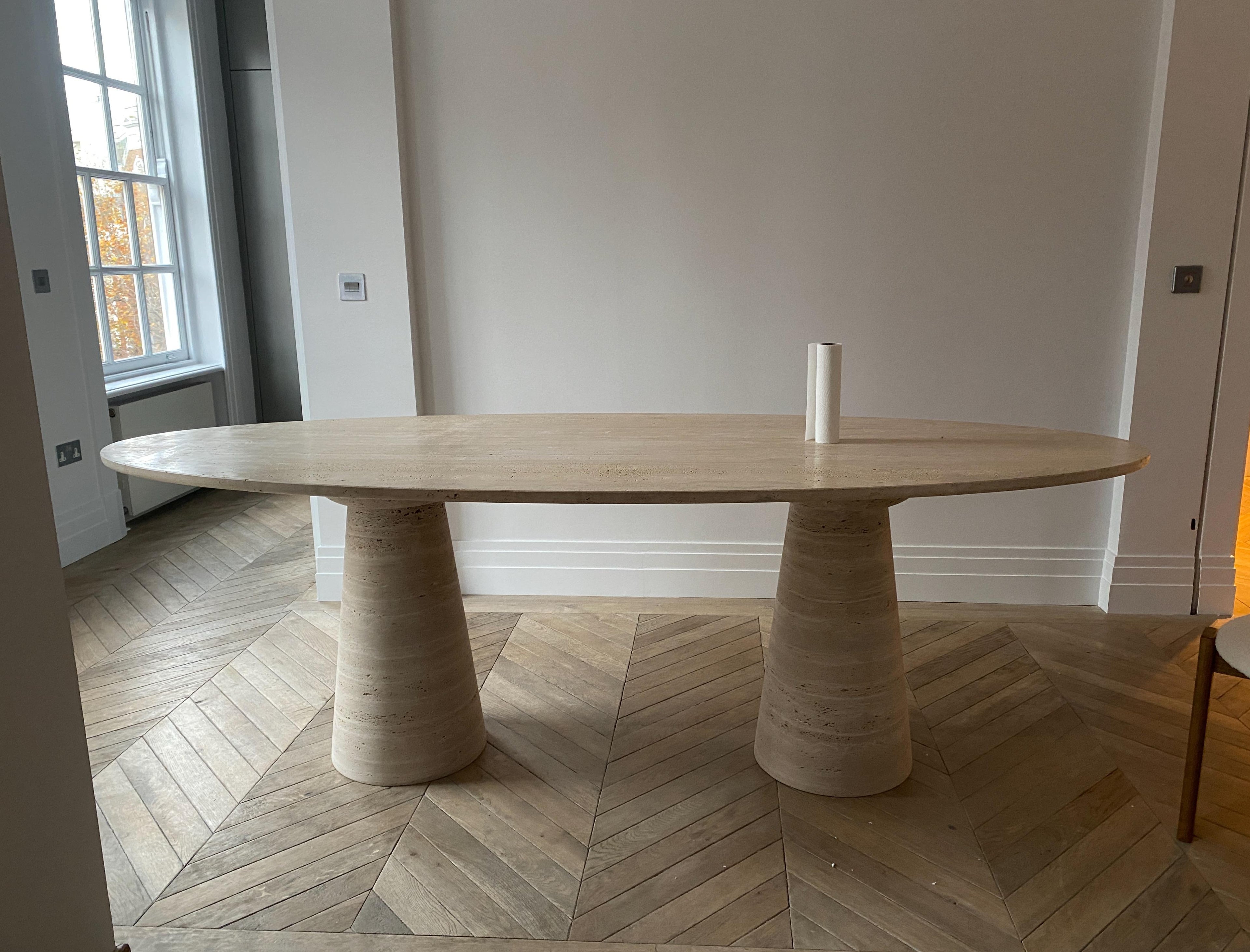 https://a.1stdibscdn.com/bespoke-italian-travertine-oval-dining-table-for-sale-picture-7/f_47872/f_452299121748527447101/IMG_0856_master.jpeg