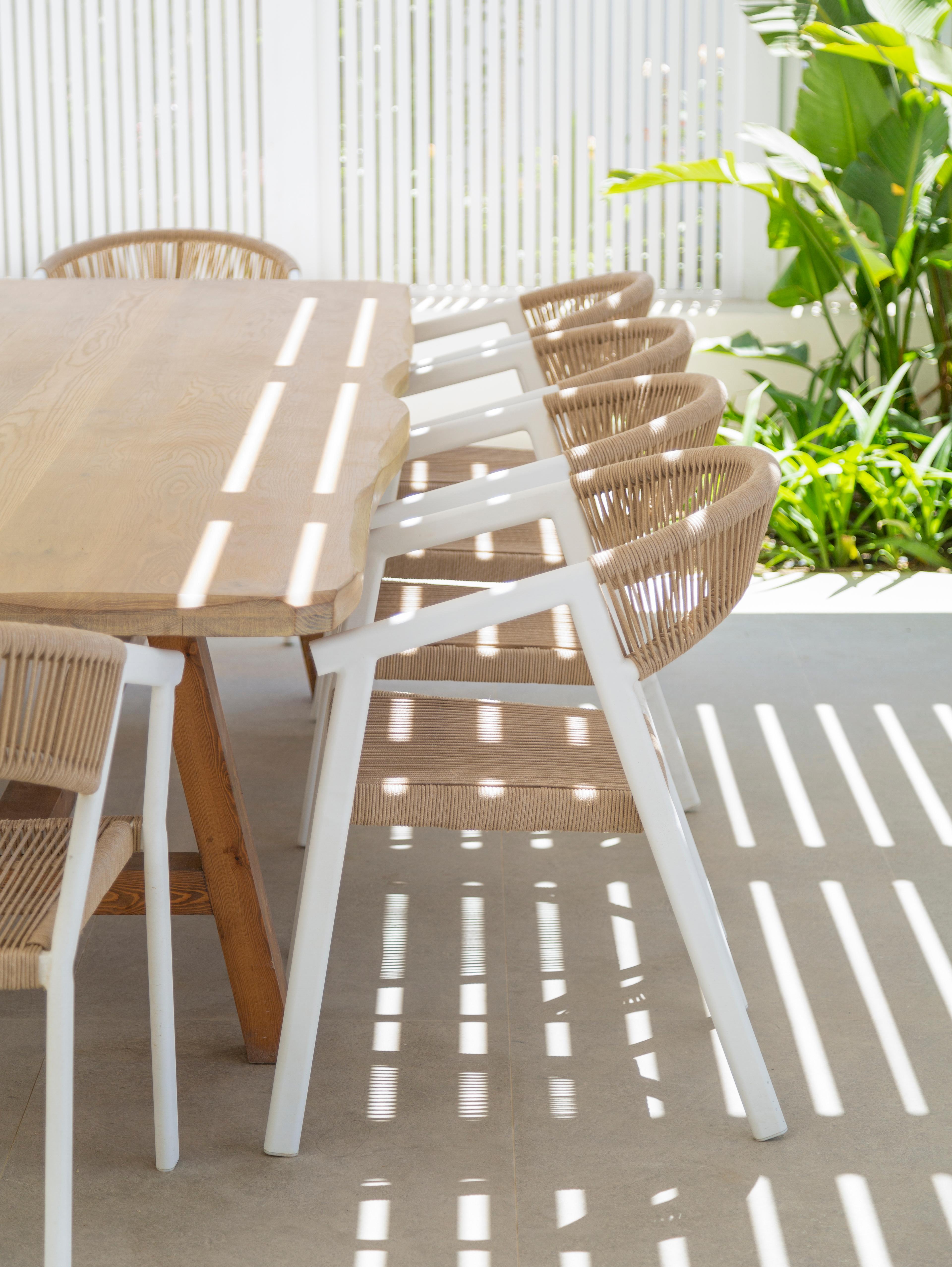https://a.1stdibscdn.com/outdoor-dining-table-with-oil-treated-massive-oak-logs-ideal-for-large-families-for-sale-picture-4/f_58022/f_258677421635331846730/IMG_0905_master.jpg