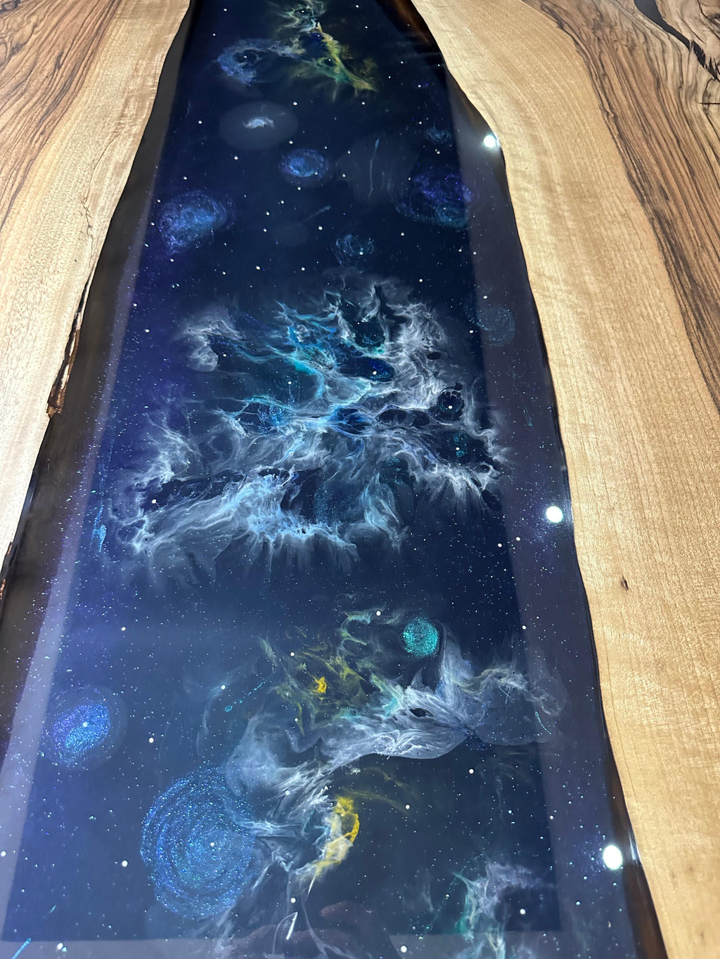 https://a.1stdibscdn.com/space-epoxy-resin-river-dining-table-live-edge-walnut-wood-for-sale-picture-4/f_91932/f_363308321695732405676/IMG_0946_master.jpg