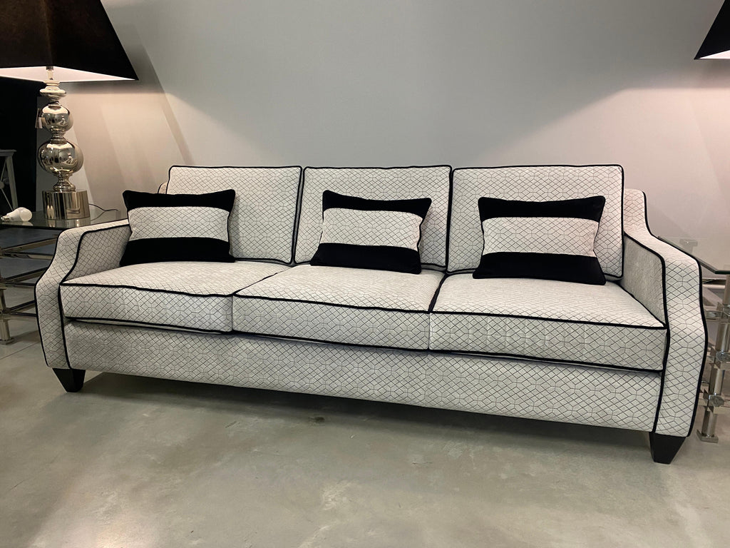 https://a.1stdibscdn.com/italian-contemporary-black-and-light-grey-velvet-three-seater-sofa-for-sale-picture-6/f_48502/f_393791821713789988499/IMG_0965_master.JPG