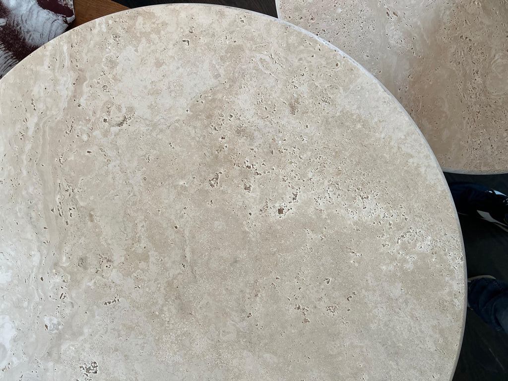 https://a.1stdibscdn.com/white-roman-travertine-dining-table-by-le-lampade-for-sale-picture-5/f_8778/f_303054921662495848129/IMG_1071_master.jpg