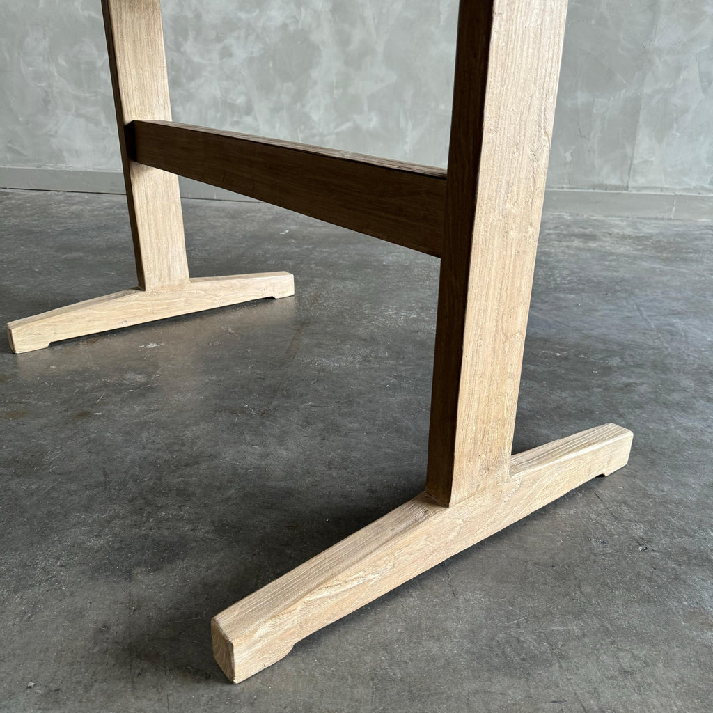 https://a.1stdibscdn.com/tami-oval-dining-table-for-sale-picture-8/f_18223/f_408229321722093241641/IMG_1073_master.jpeg