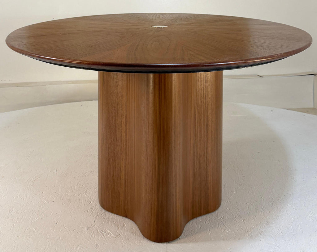 https://a.1stdibscdn.com/new-series-dining-table-focus-in-walnut-in-oval-and-round-for-sale-picture-10/f_16162/f_478780421765582832224/IMG_1075_master.JPG