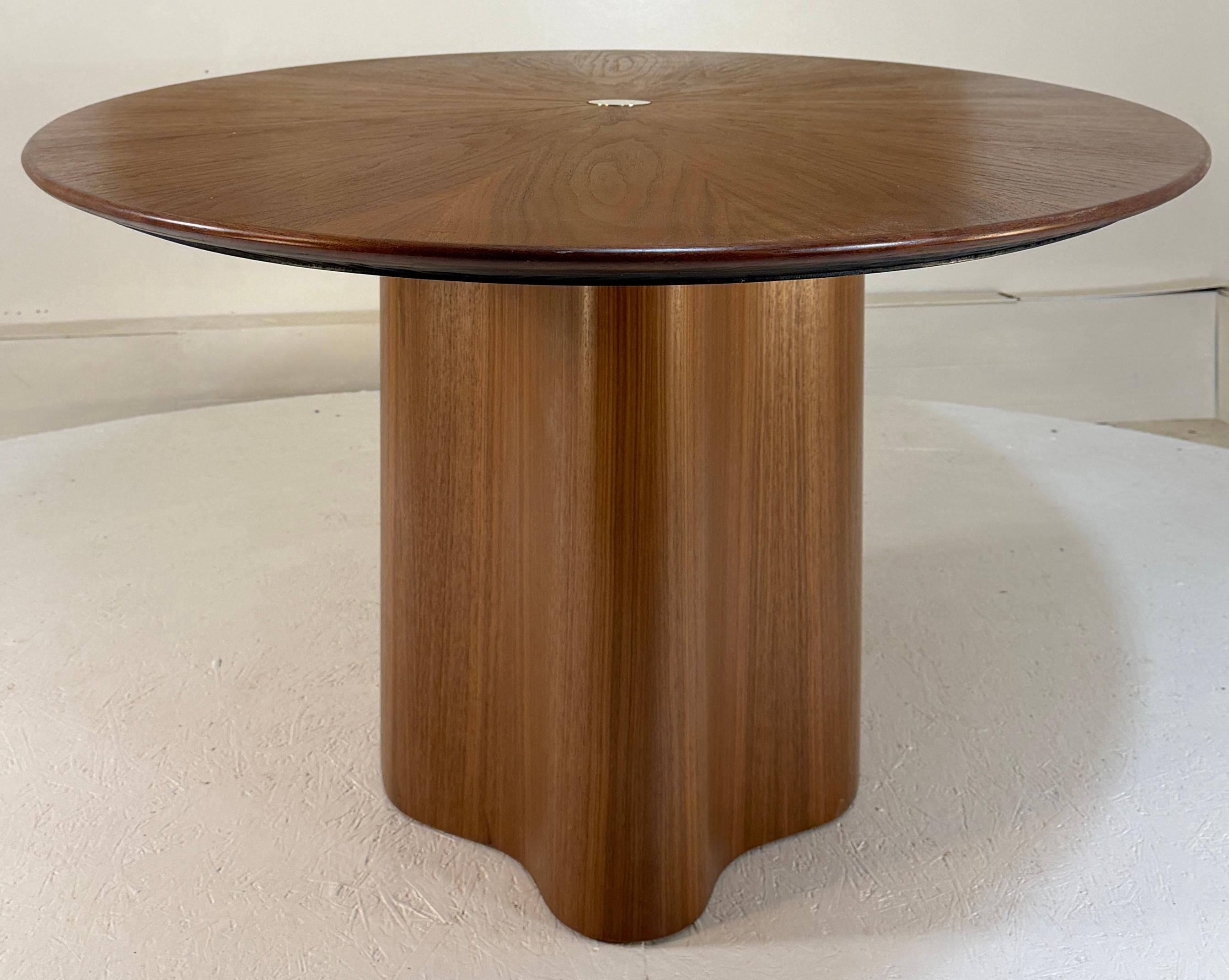 https://a.1stdibscdn.com/new-series-dining-table-focus-in-walnut-in-oval-and-round-for-sale-picture-10/f_16162/f_478780421765582832224/IMG_1075_master.JPG