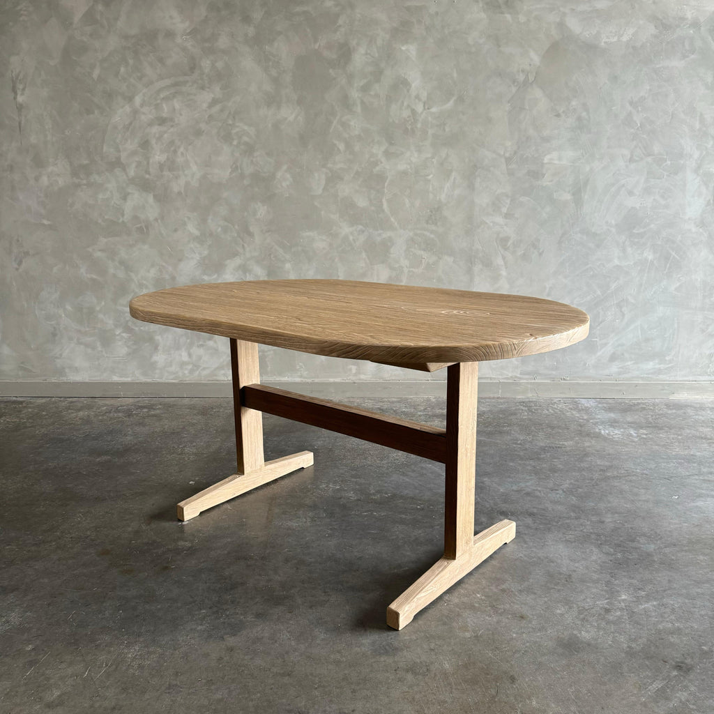 https://a.1stdibscdn.com/tami-oval-dining-table-for-sale-picture-6/f_18223/f_408229321722093221172/IMG_1081_master.jpeg