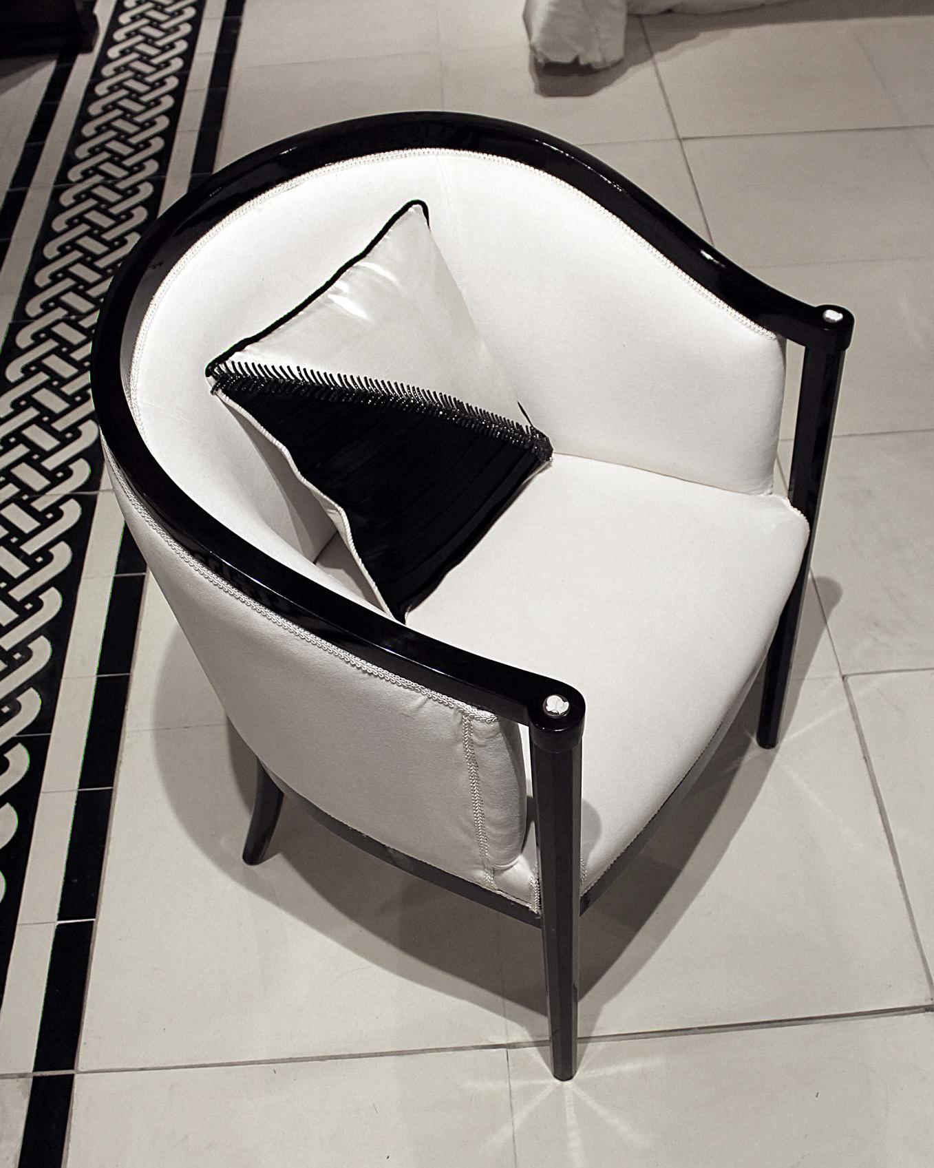 https://a.1stdibscdn.com/21st-century-lorsky-armchair-velvet-sardonic-shell-solid-wood-made-in-italy-for-sale-picture-5/f_58122/f_285298321651757115828/IMG_1093_master.jpg