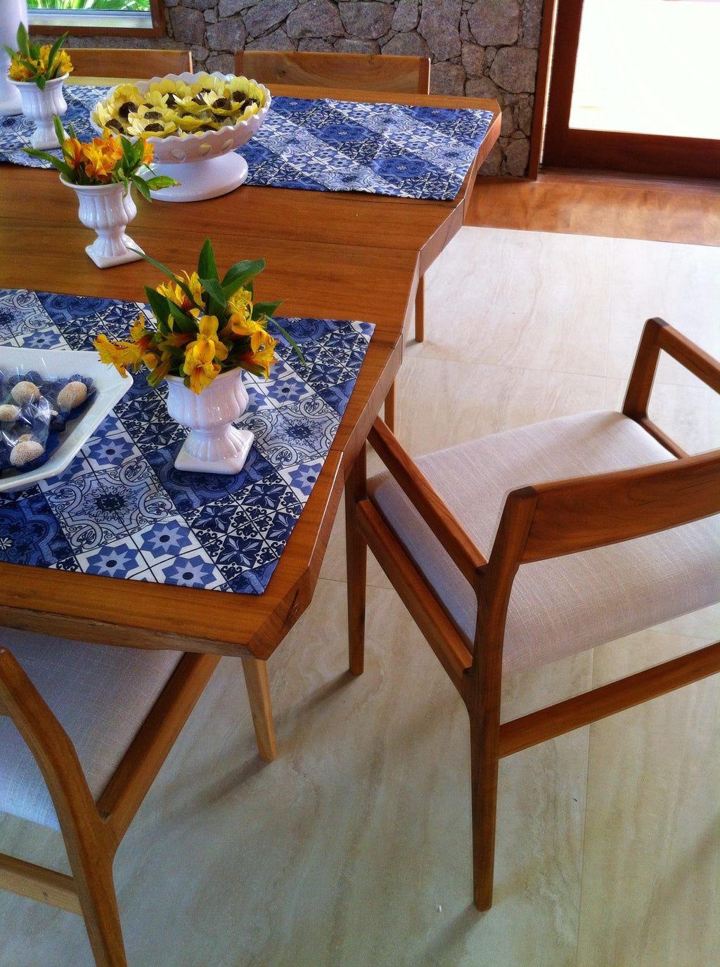 https://a.1stdibscdn.com/contemporary-dining-table-in-brazilian-hardwood-by-ricardo-graham-ferreira-for-sale-picture-4/f_31831/f_118163731534947538257/IMG_1096_master.jpg