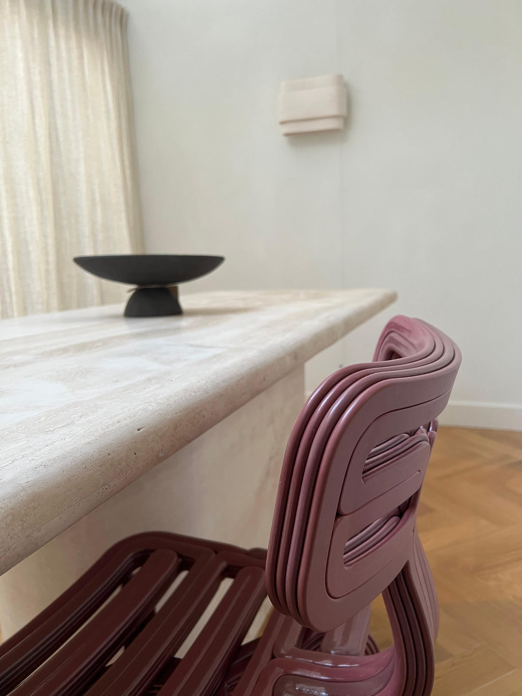 https://a.1stdibscdn.com/large-sculptural-curved-edge-travertine-rectangle-dining-table-for-sale-picture-4/f_80522/f_326937921675972033174/IMG_1109_master.jpg
