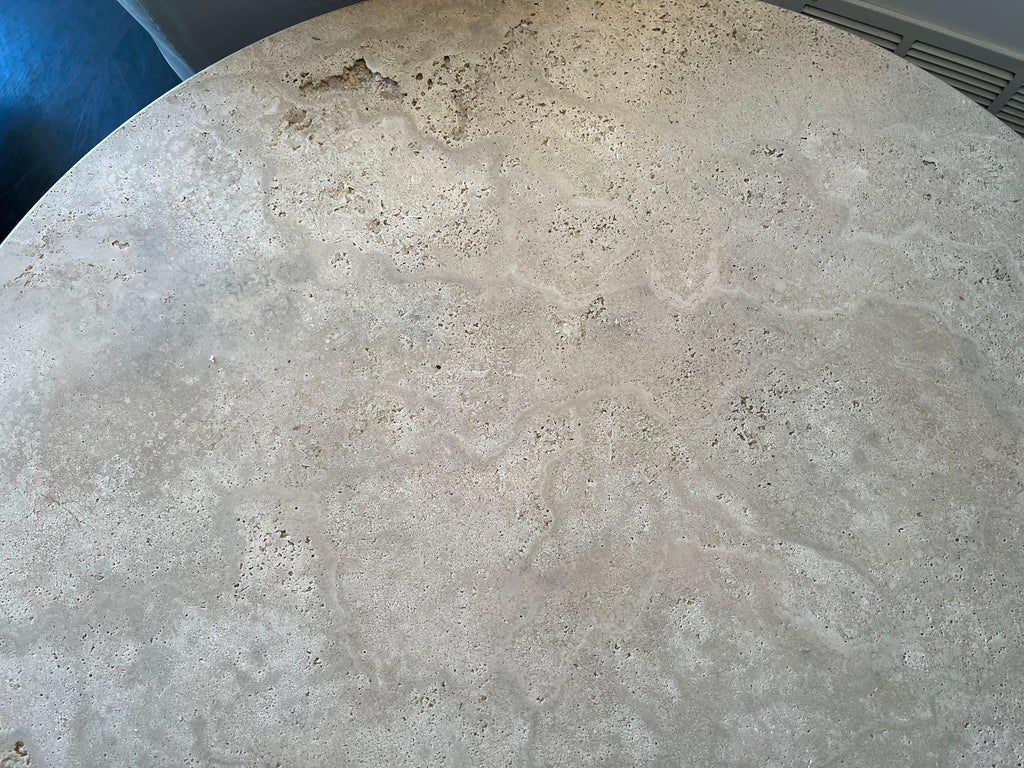 https://a.1stdibscdn.com/43-white-roman-travertine-bistro-table-by-le-lampade-for-sale-picture-6/f_8778/f_284375921651165873577/IMG_1112_master.jpg