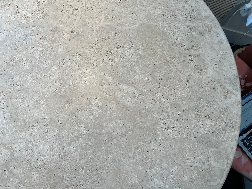 https://a.1stdibscdn.com/43-white-roman-travertine-bistro-table-by-le-lampade-for-sale-picture-7/f_8778/f_284375921651165881127/IMG_1113_master.jpg