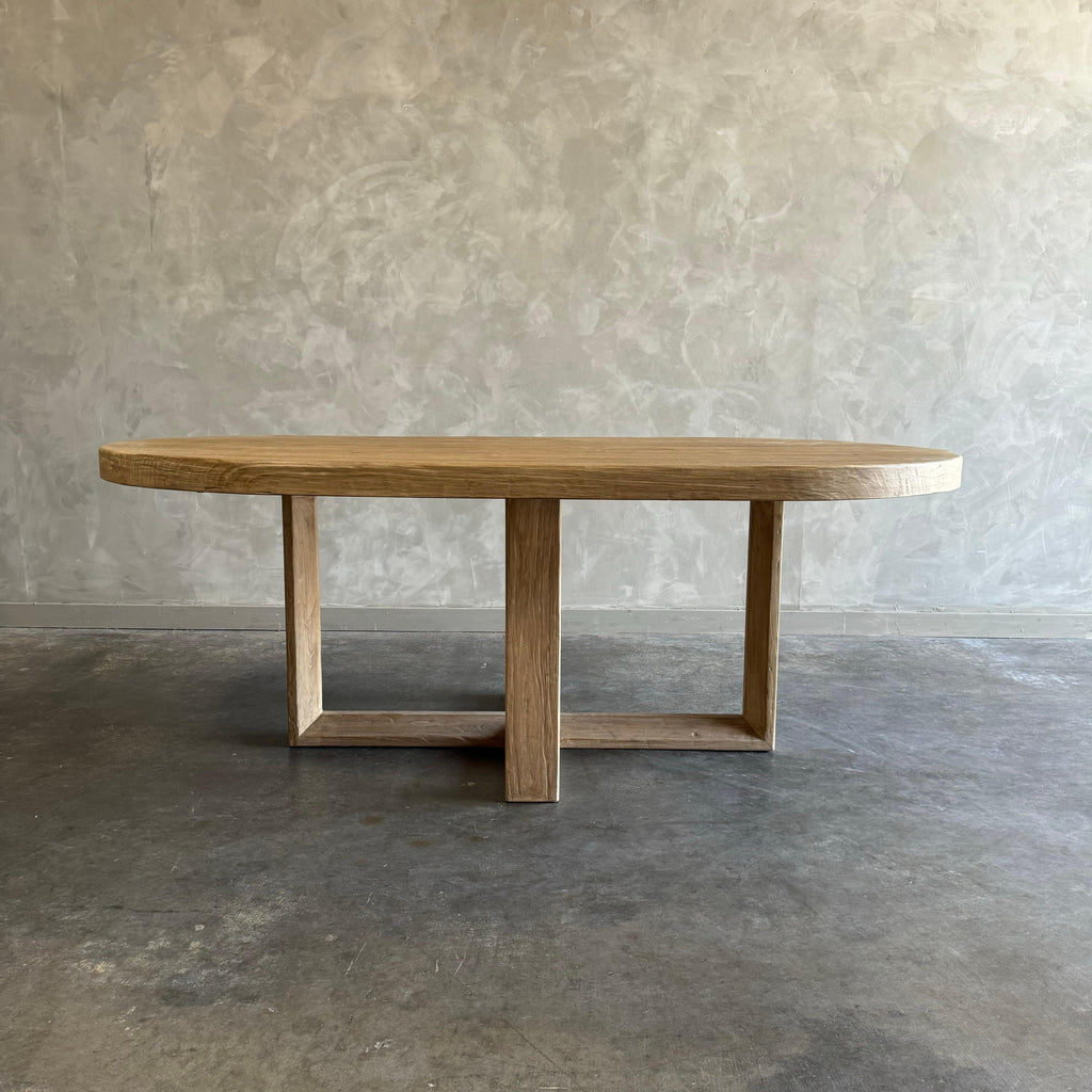 https://a.1stdibscdn.com/jorja-dining-table-for-sale-picture-11/f_18223/f_408237521722102235426/IMG_1116_master.jpeg