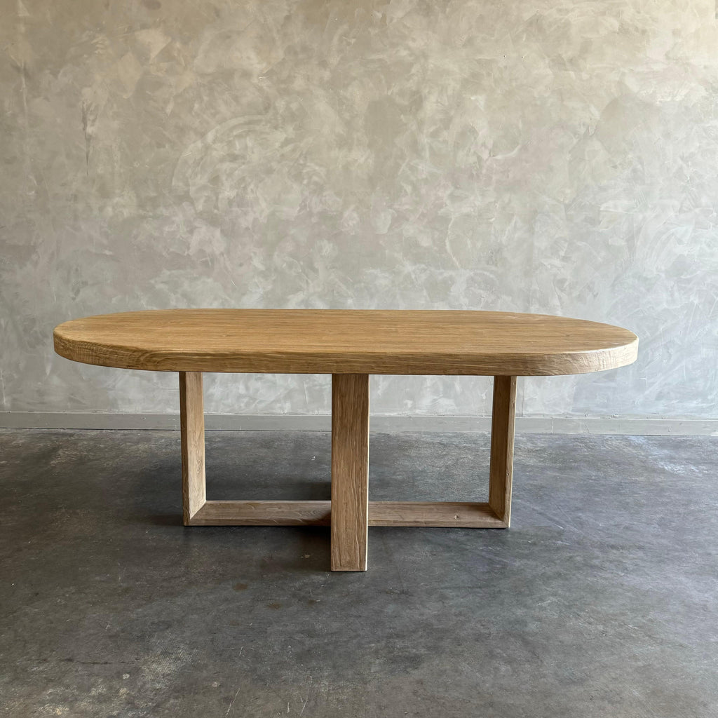 https://a.1stdibscdn.com/jorja-dining-table-for-sale-picture-2/f_18223/f_408237521722102144883/IMG_1118_master.jpeg