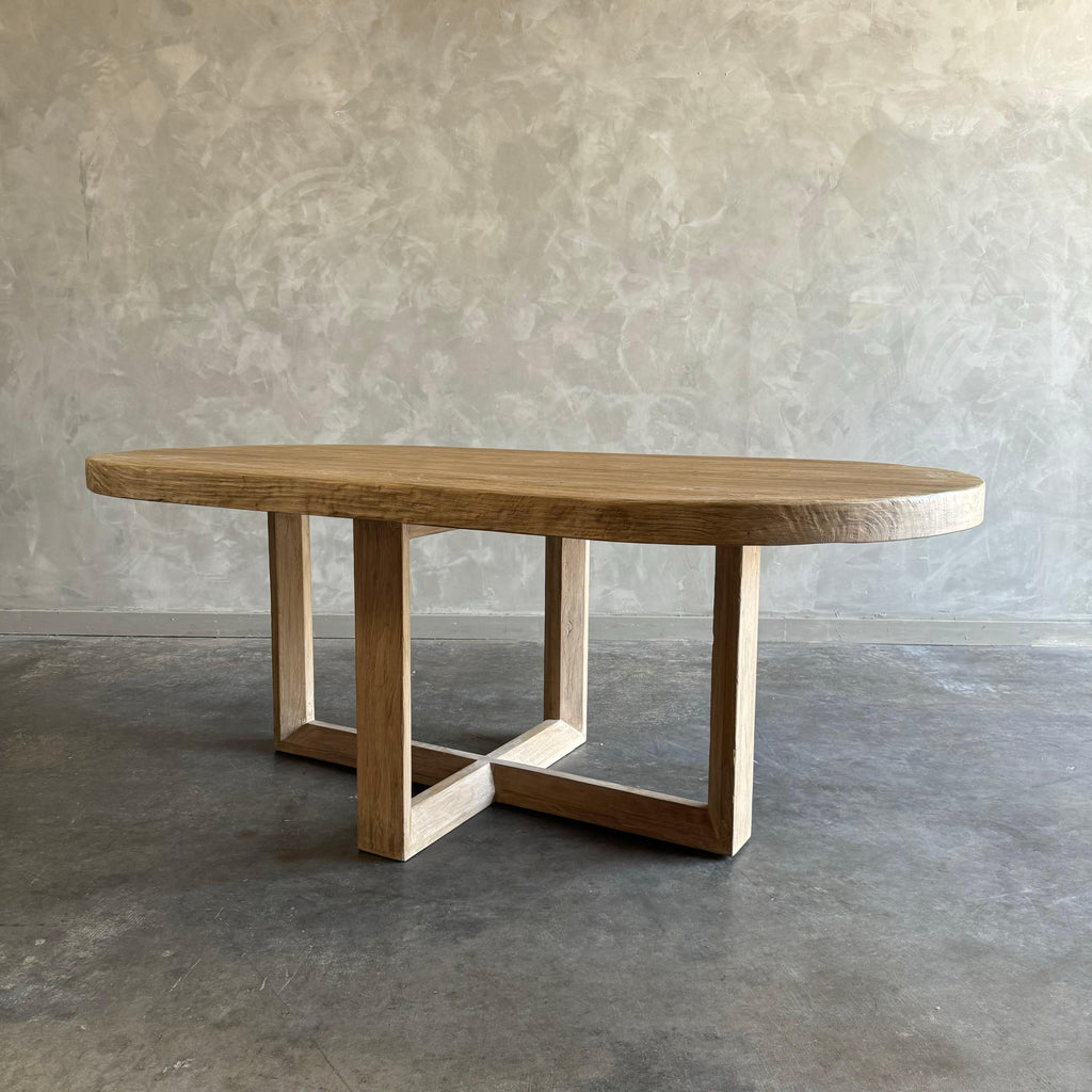 https://a.1stdibscdn.com/jorja-dining-table-for-sale-picture-9/f_18223/f_408237521722102219095/IMG_1130_master.jpeg