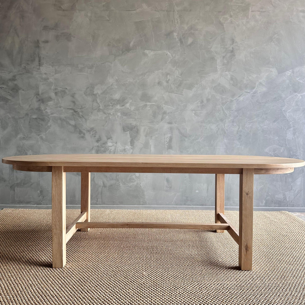 https://a.1stdibscdn.com/oval-dining-table-in-natural-white-oak-for-sale-picture-2/f_18223/f_418398921728590639780/IMG_1143_2_master.jpg