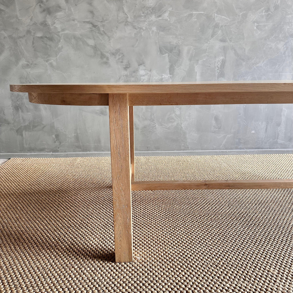 https://a.1stdibscdn.com/oval-dining-table-in-natural-white-oak-for-sale-picture-4/f_18223/f_454187021749679987617/IMG_1145_master.jpg